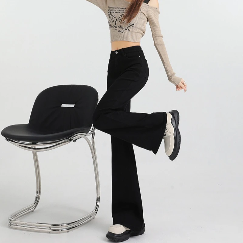 جديد خريف وشتاء 2025 جينز أسود للنساء عالي الخصر بقصة ضيقة وفضفاض قليلاً غير ضيق يطول الساق من قماش الدنيم