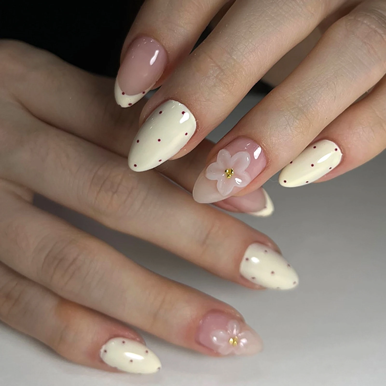 Resin Press On Nails for Party Women Milky Yellow Oval Fake Nails Star Polka Dot French Manicure Glossy Durable Beauty