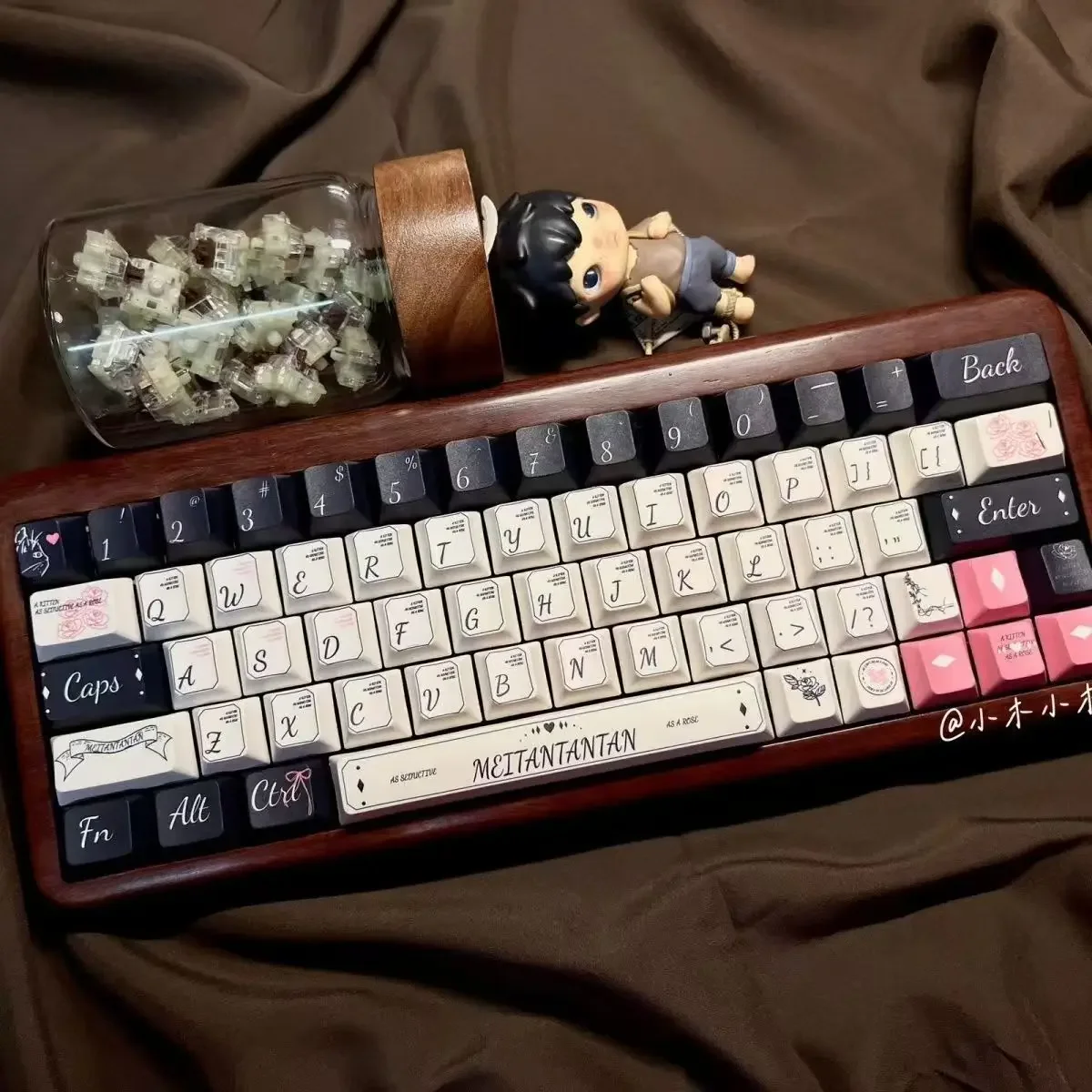 

Original black cat and Shixin original height keycap full five-sided hot sublimation process pbt material minimalist keycap