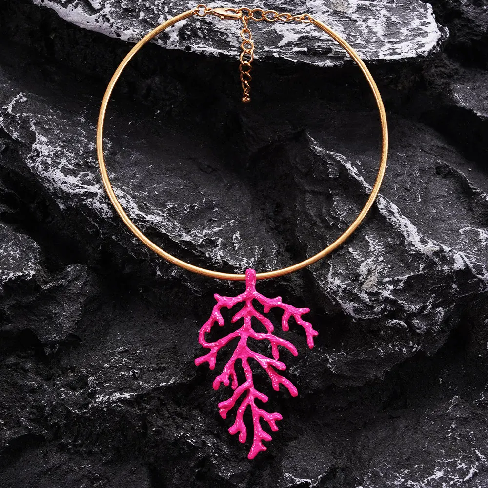 

Ladies Fashion Leaf-Shaped Metal Pendant Necklace Summer Beach Charm Jewelry For Vacation Birthday Gift Accessory