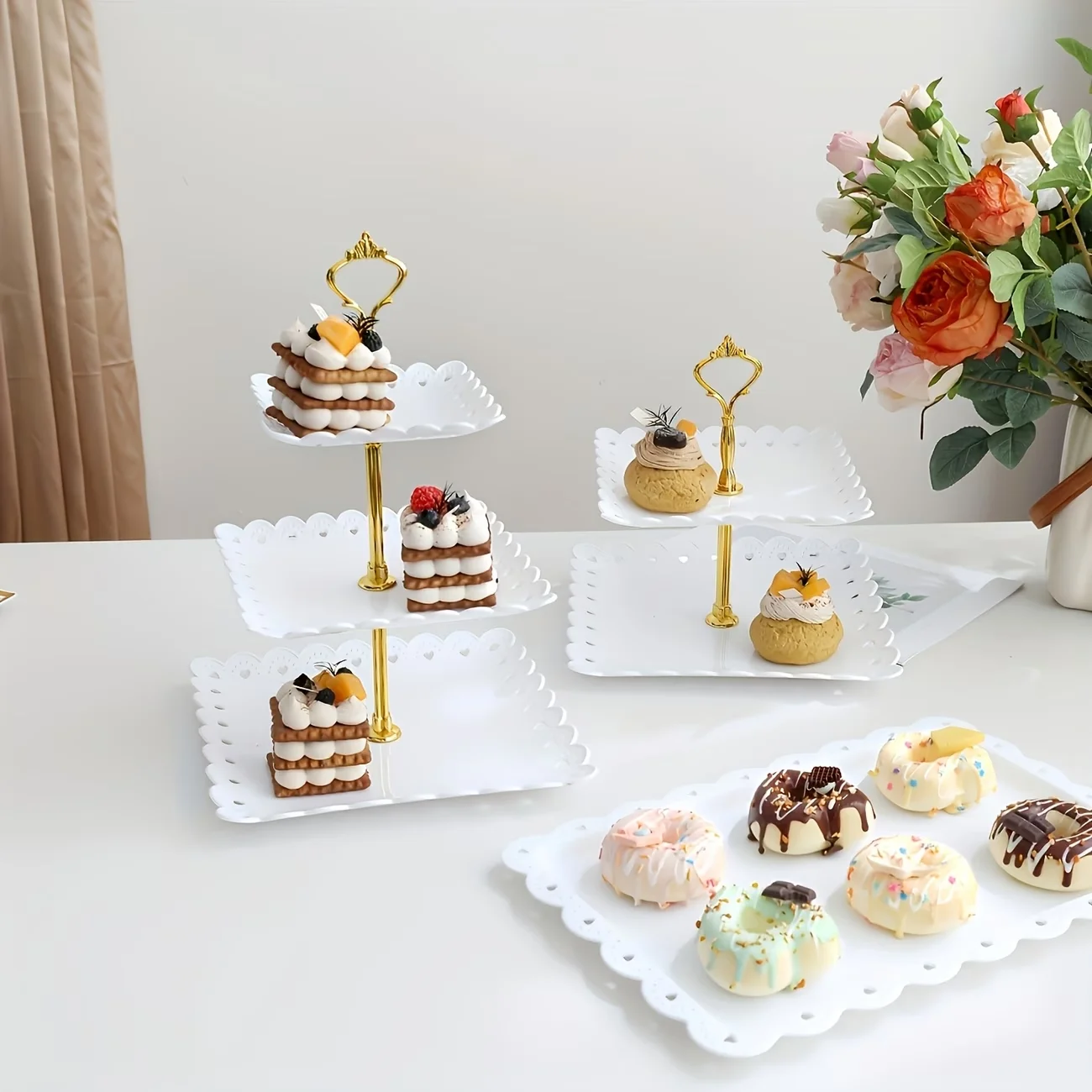 3-Piece High-Quality Plastic Cake Holder with Heart-Shaped Hollowed-Out Edge Design. Comprises a Square Cake Rack and a Tray.