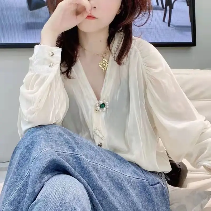 Korean Solid Color Velvet Shirt Spring Autumn Women\'s Clothing Casual V-Neck Fashion Three-dimensional Decoration Loose Blouse