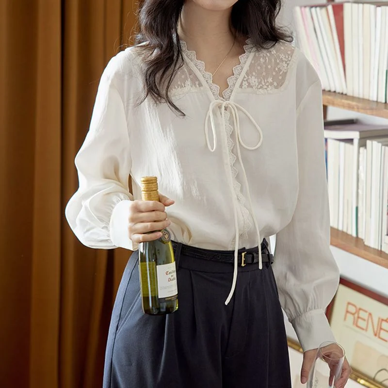 เสื้อเบลาส์แขนยาวลายดอกไม้คอวีสไตล์ฝรั่งเศส