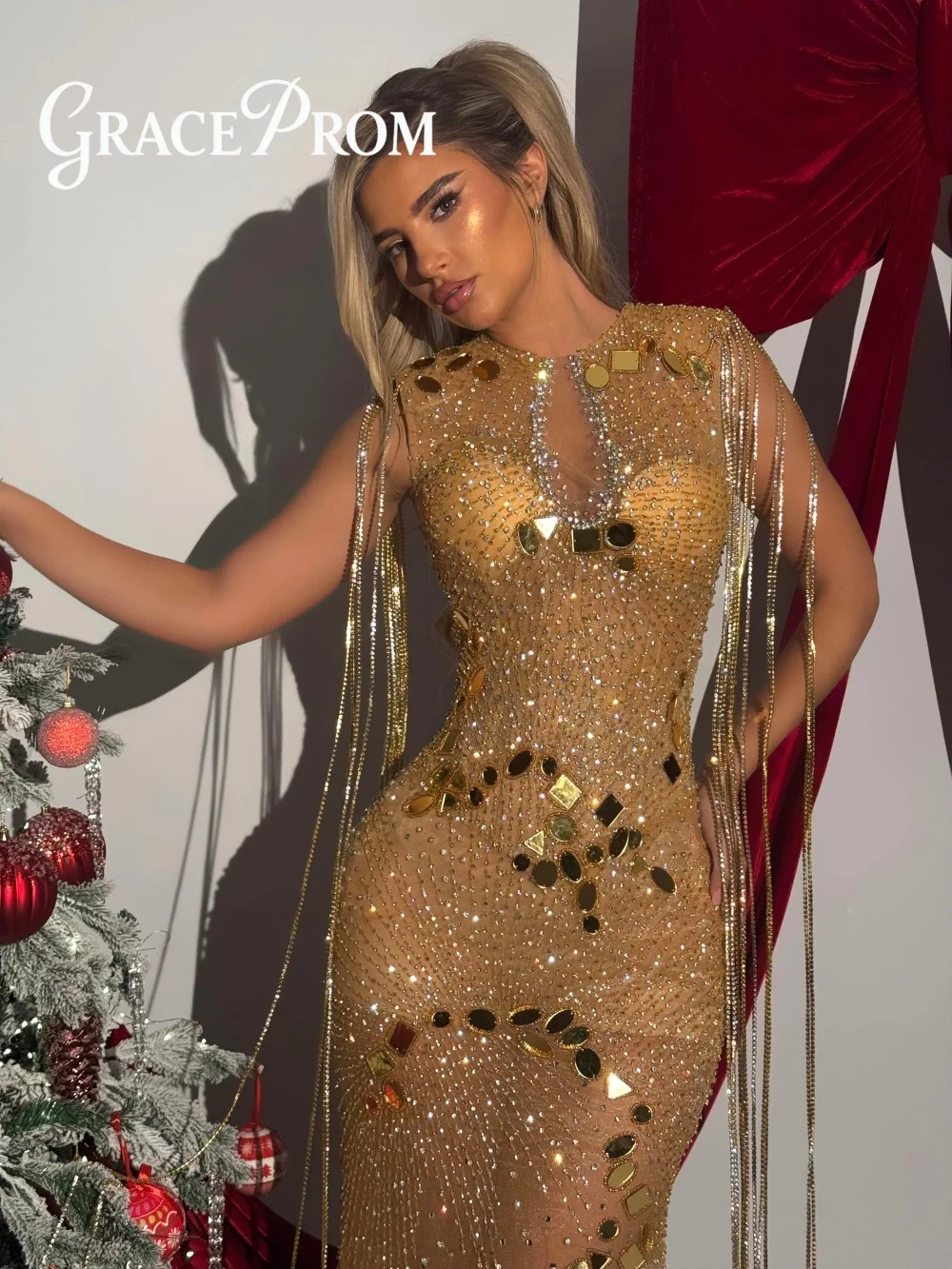 

Luxury Sleeveless Evening Dress 2026 Exquisite Fringe Carpet Gown Sparkling Strapless Beaded Floor Length Party Gown فساتي