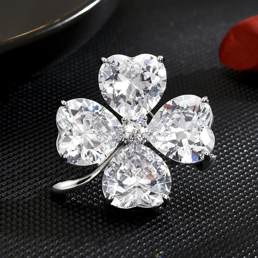 

Fashion Luxury Silver Crystal Lucky Four-leaf Clover Brooch Women's Upscale Exquisite Zircon Pin Dress Coat Suit Decoration Gift