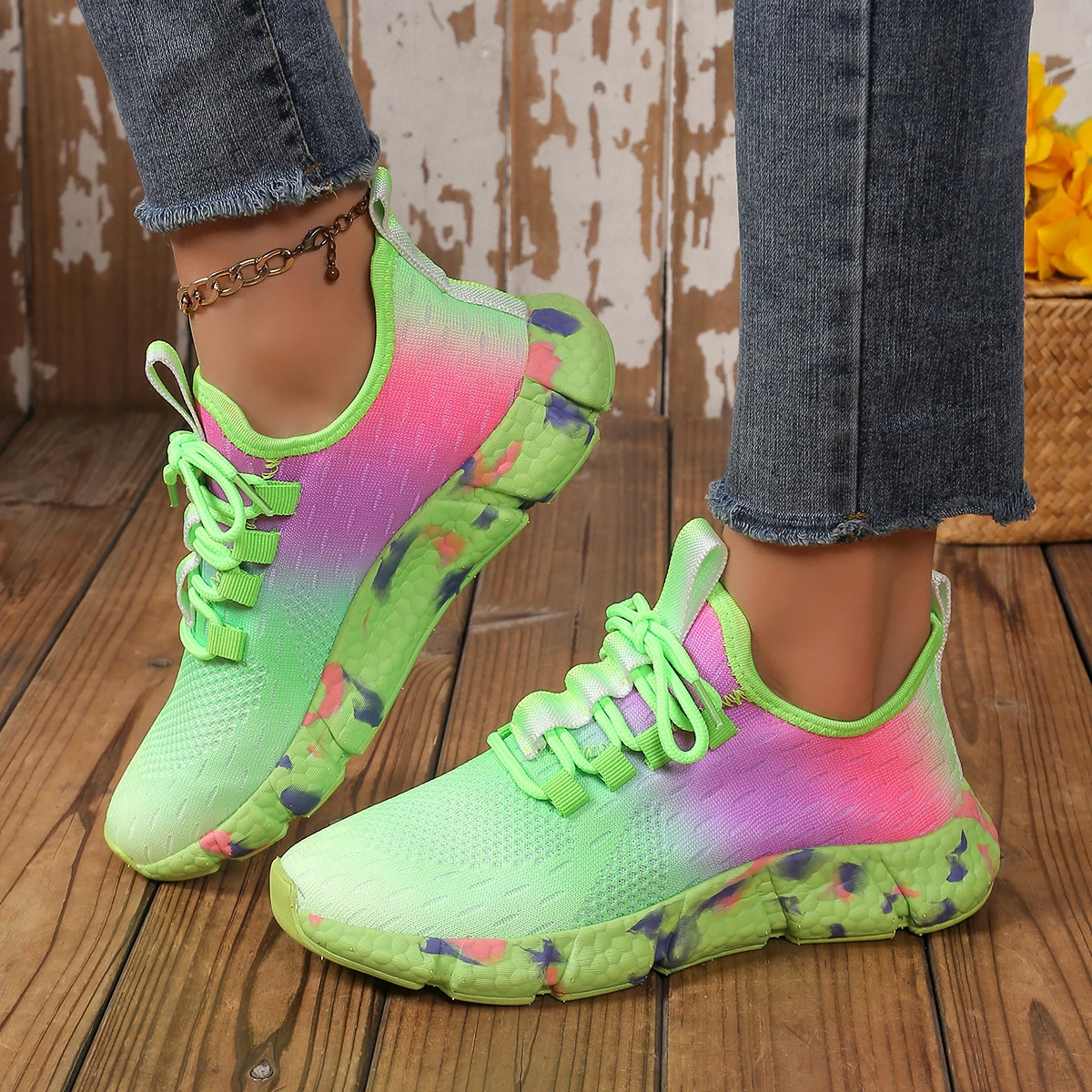 Ladies' casual sneakers with front lace-up and camouflage fabric, suitable for daily commuting and outdoor sports