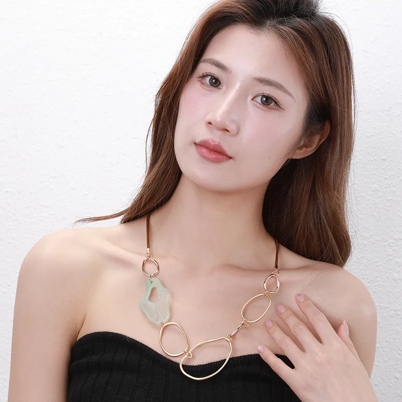 

Kaseakia Hoop Chain Choker Necklace for Women