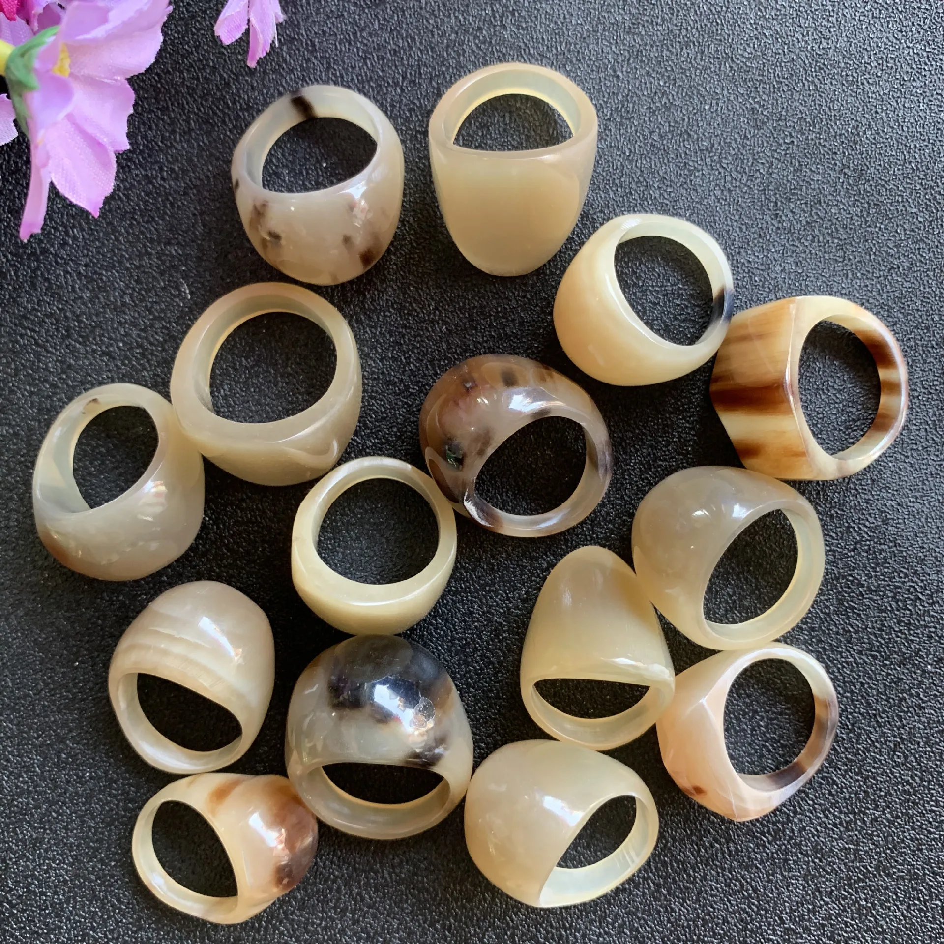 1pcs Natural White Buffalo Horn Ring Horn Wrench Jewelry Crafts Classic Artwork