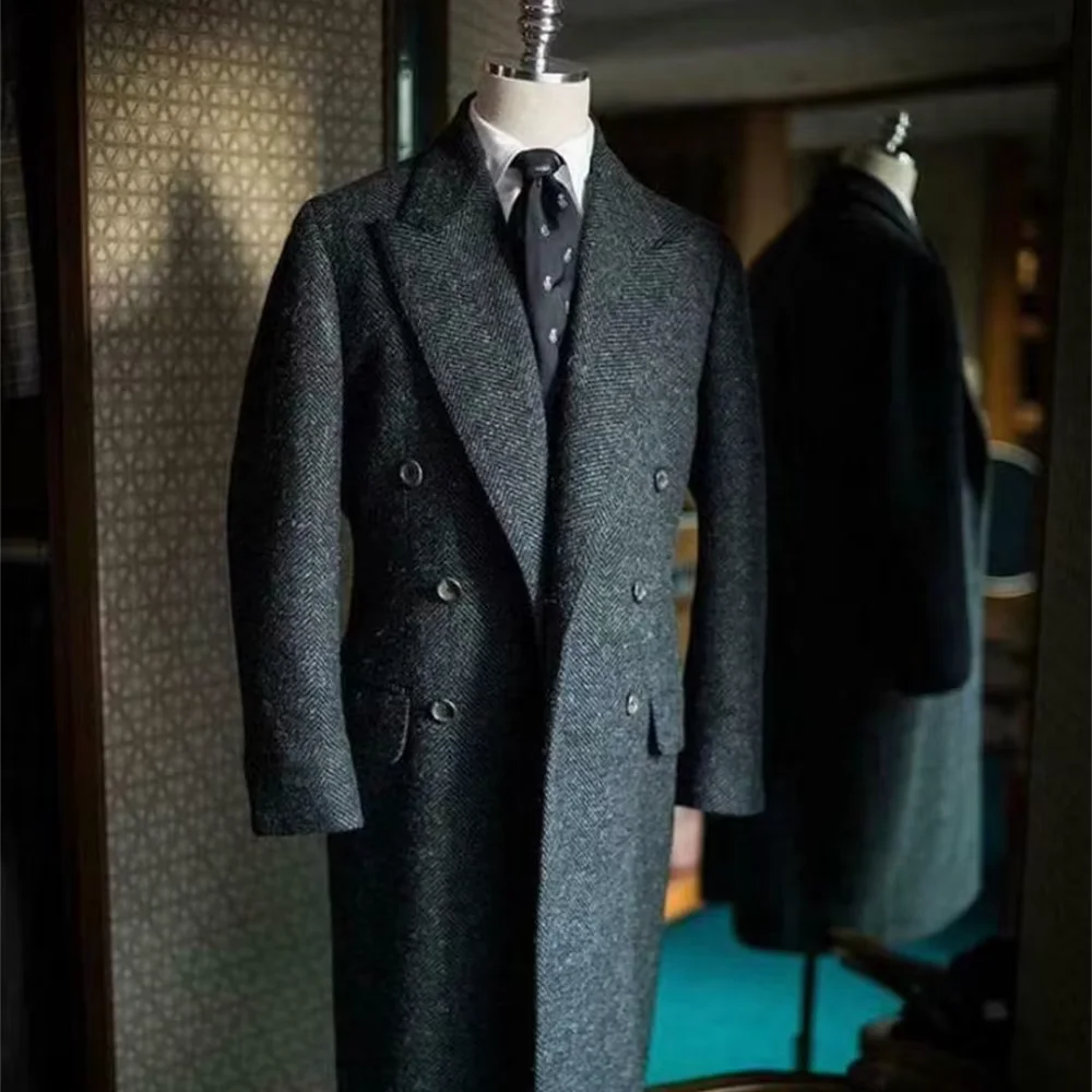 

Костюм-пиджак с рисунком «елочка» подходит для свадеб, рабочих мест, дат, интервью, официальных случаев (за исключением брюк)