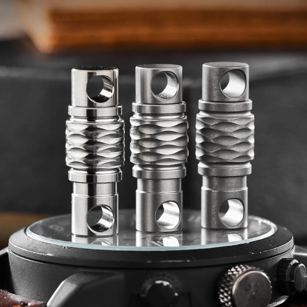 Portachiavi con fibbia ad anello rotante in lega di titanio fibbia per cintura in vita portachiavi con chiusura a molla strumento esterno EDC Unboxing Tool
