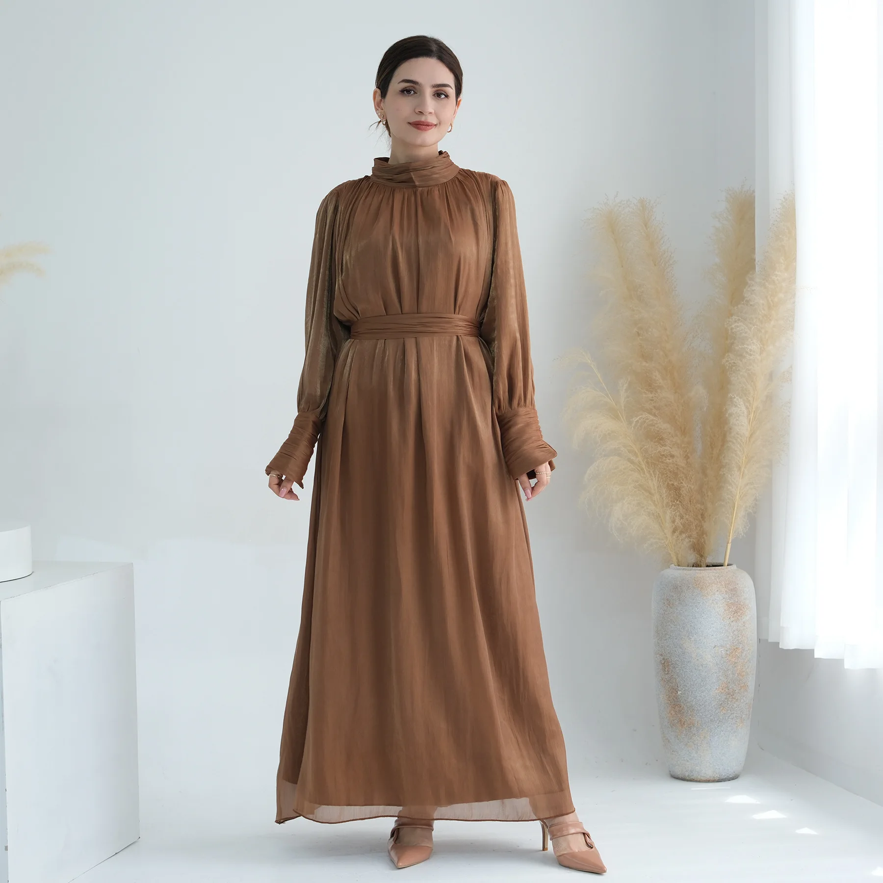 Imagem -05 - Abaya-vestido Maxi Brilhante de Cetim para Mulheres Muçulmanas Manga Comprida Kaftan Veste Árabe Festa do Eid Ramadan Dubai Caftan Jalabiya Novo 2023