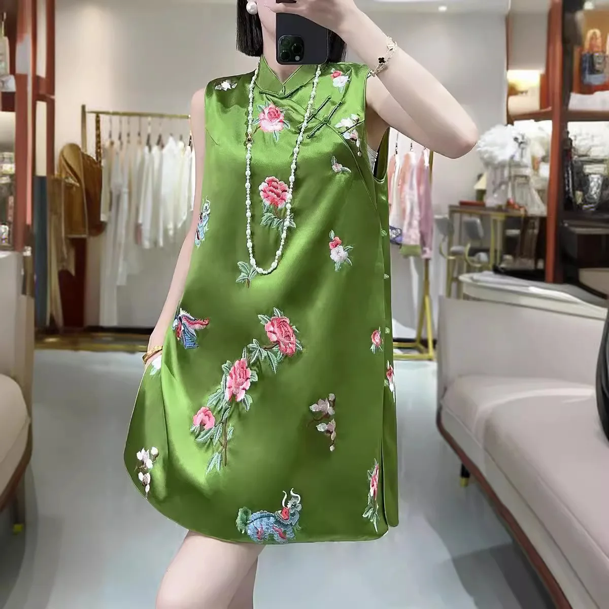 

High-end Summer Women Royal Cheongsam Dress Retro Elegant Embroidery Flowers and Birds A-line Lady Party Acetate Qipao