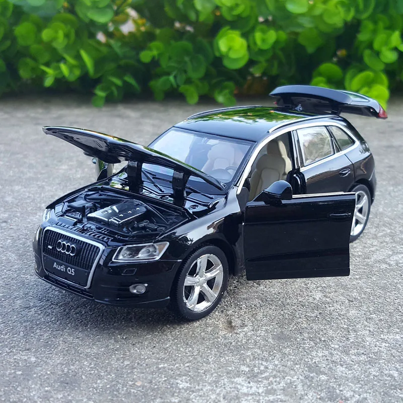 

1/32 Audi Q5 SUV Alloy Car Model Diecasts Metal Toy Vehicles Car Model Simulation Sound and Light Collection Childrens Toys Gift