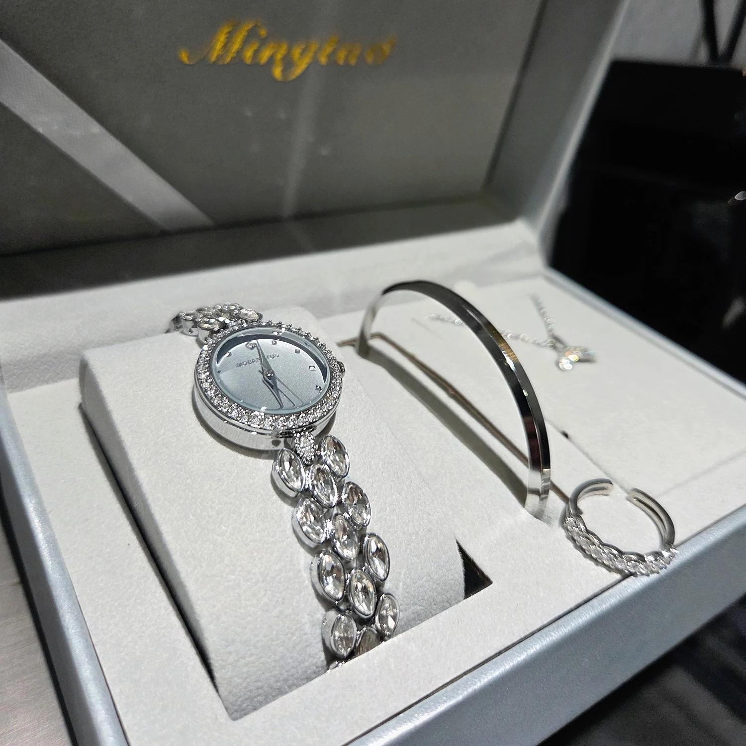 Mermaid Full Diamond High Beauty Value Women's Bracelet Watch Fashion Temperament Women's Watch High Sense Watch Gift Box suit