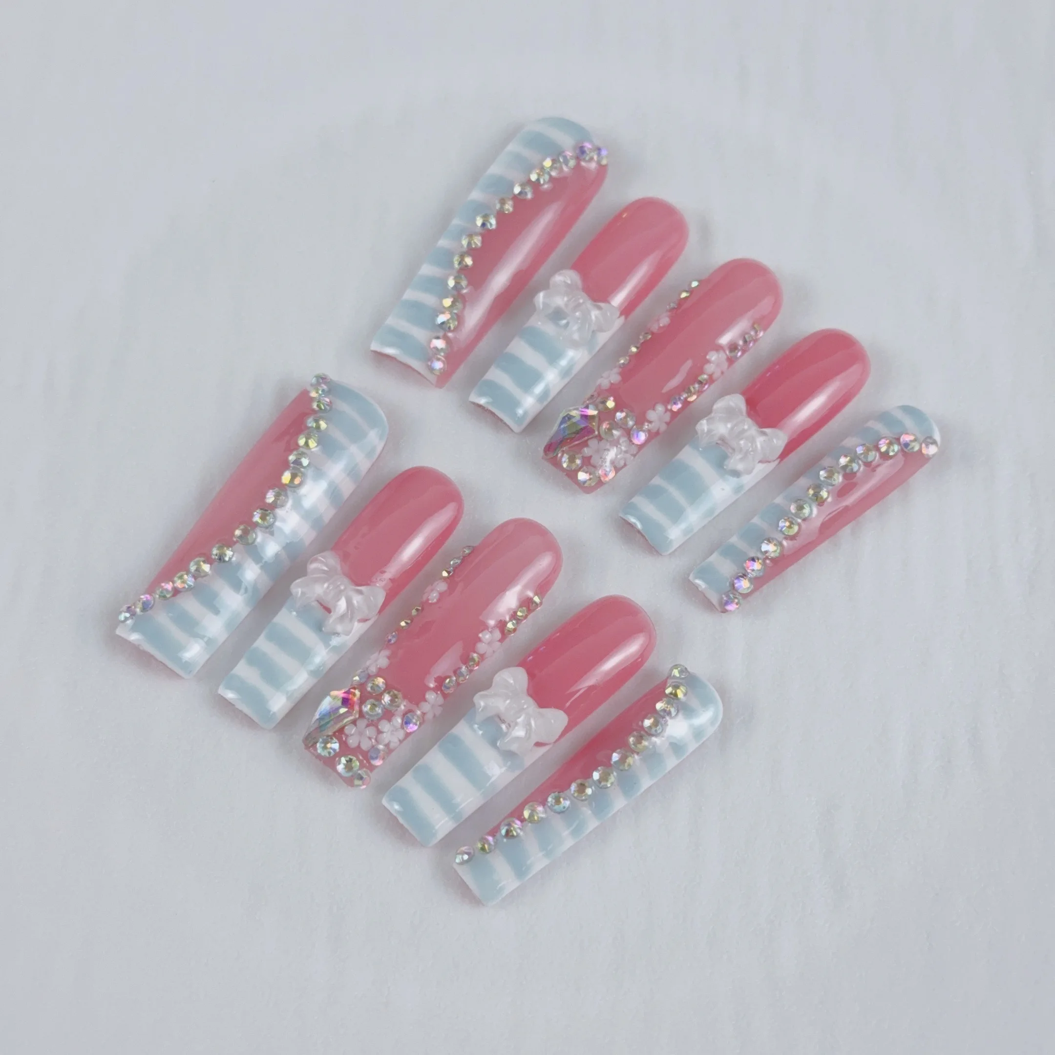 10個入り高級スタイルガールズバージョン、手描きのゼブラ柄、 - Nail Art Zebra のレビューと価格
