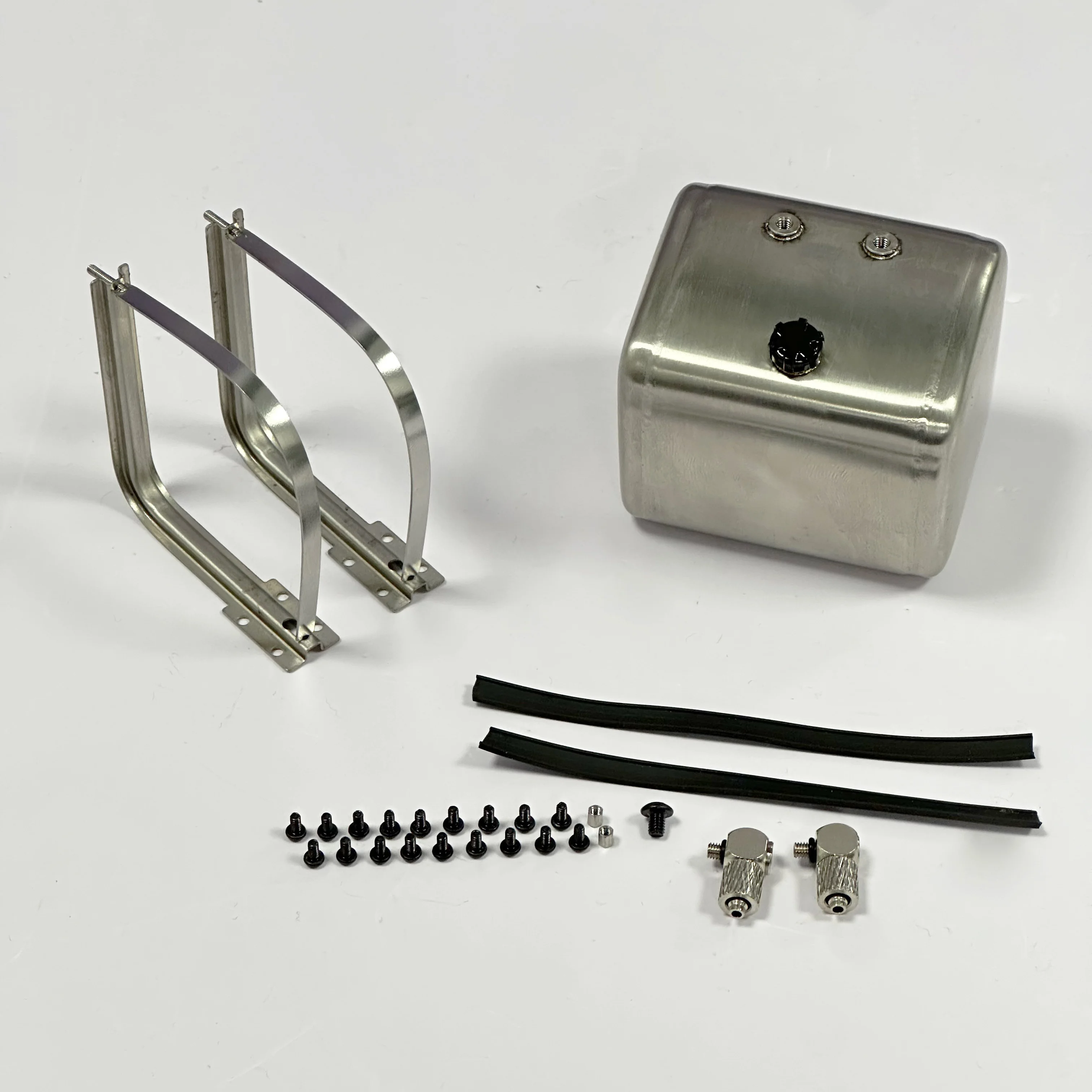 

Hydraulic Oil Tank for Tamiya 1:14 RC Truck for Scania Benz VOLVO MAN Iveco Fuel Tank 1:14 Tractor Trailer Tipper DIY Parts