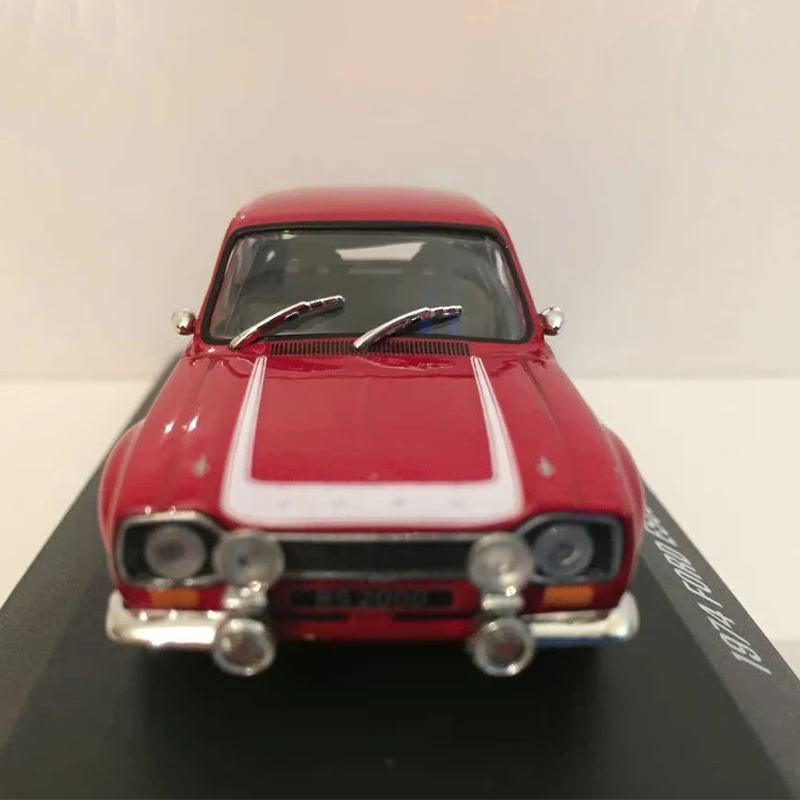 Scala 1:43 Escort RS 2000 MKi 1974 Simulazione Modello di auto in lega Display statico Giocattolo da collezione Regalo Decorazione souvenir