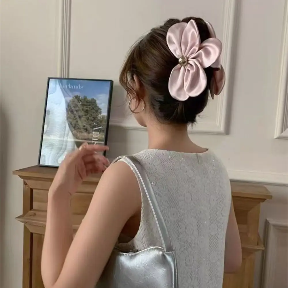 Рисунок 4 - Зажим для волос из ткани с цветочным узором и когтями