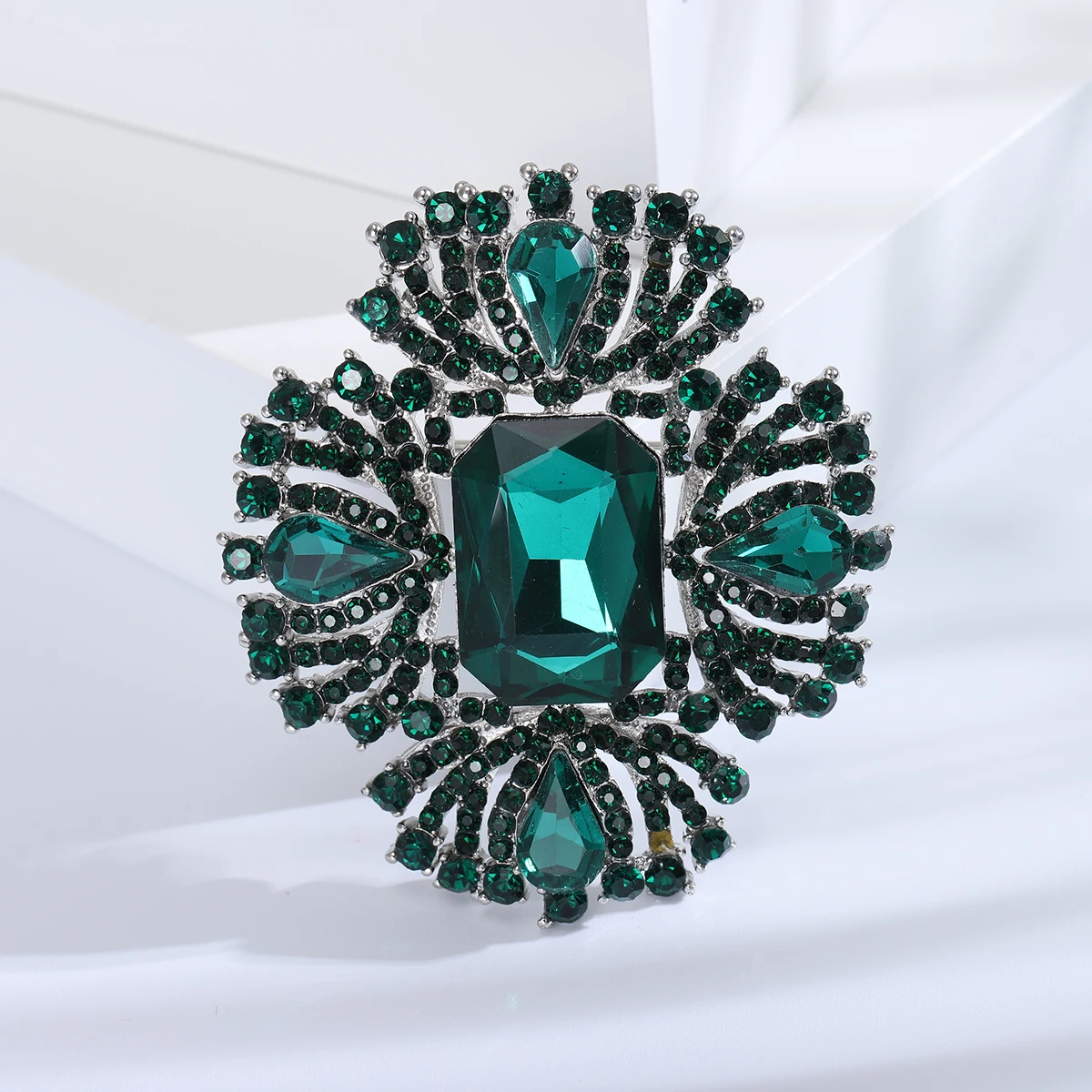 Retro exaggerated gemstone brooch high-end women\'s exquisite luxury palace dress corsage fixed clothing