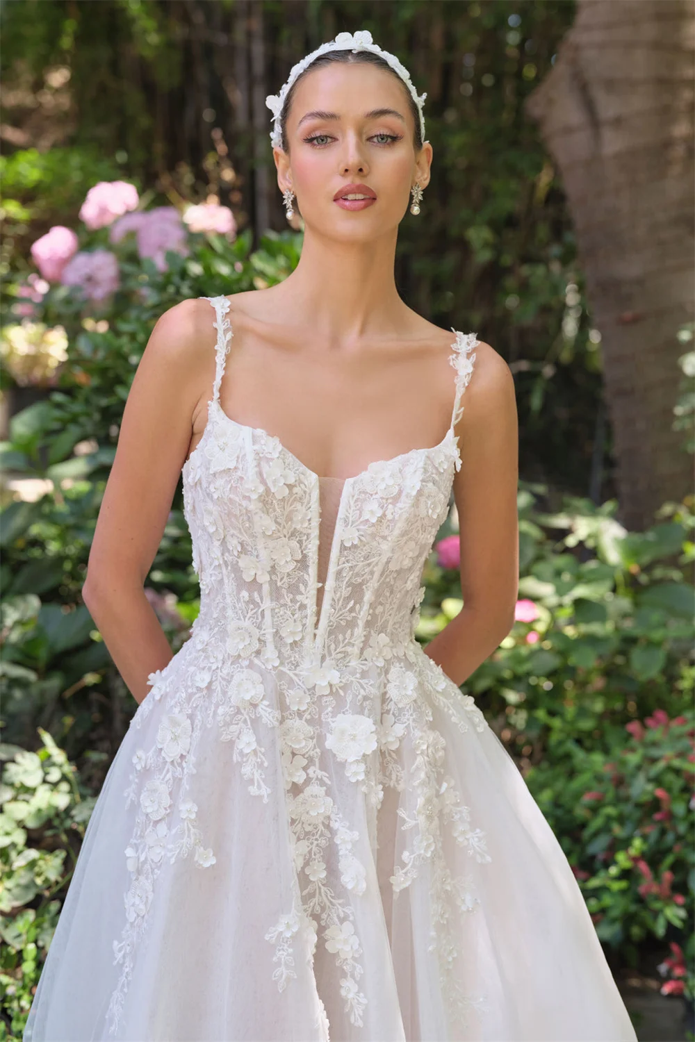Tokyo Customized White Spaghetti Straps Wedding Dresses Sleeveless A-Line Bridal Gowns Elegant Side High Split Wedding Gowns