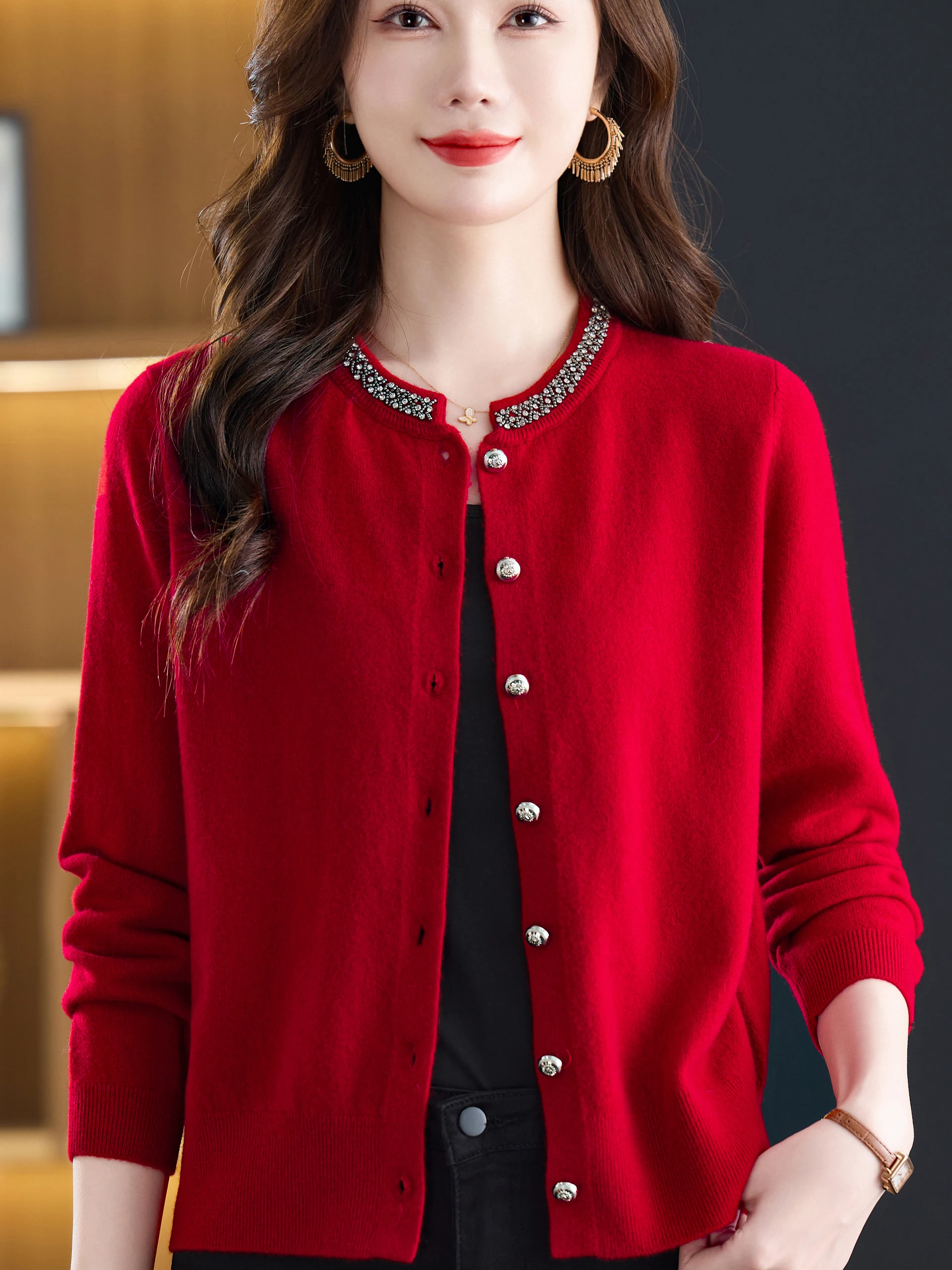

Модный вязаный свитер с пуговицами, круглое шерстяное красное шерстяное пальто для мамы, осеннее новое свободное платье Sle ape