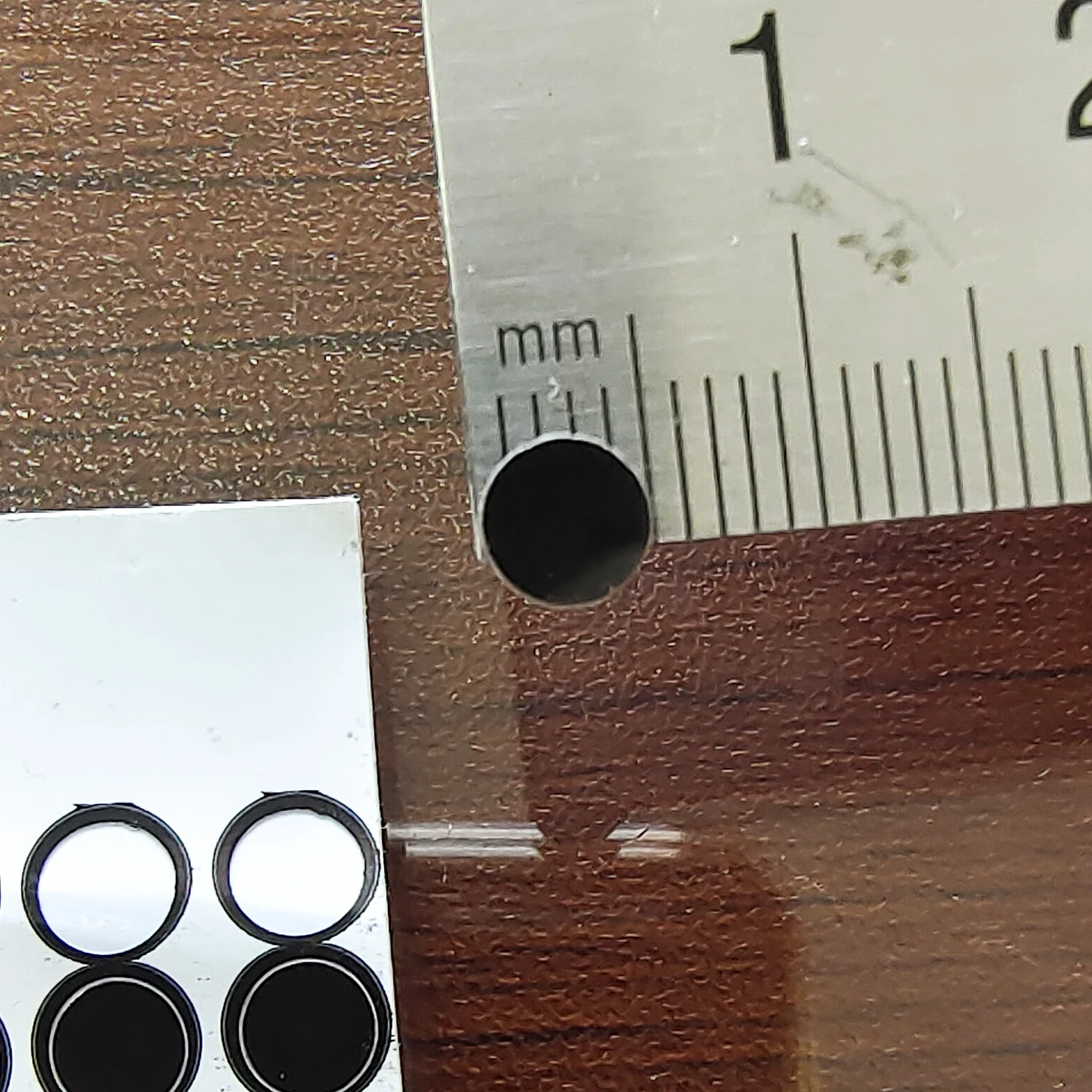400 Stück 5 mm Schraubenloch-Sicherheitssiegel, Garantie erlischt, sprödes Papier, Aufkleber, manipulationssicher, Entfernung, Beweis, Reparatur, Garantie-Stempel – Detail 6