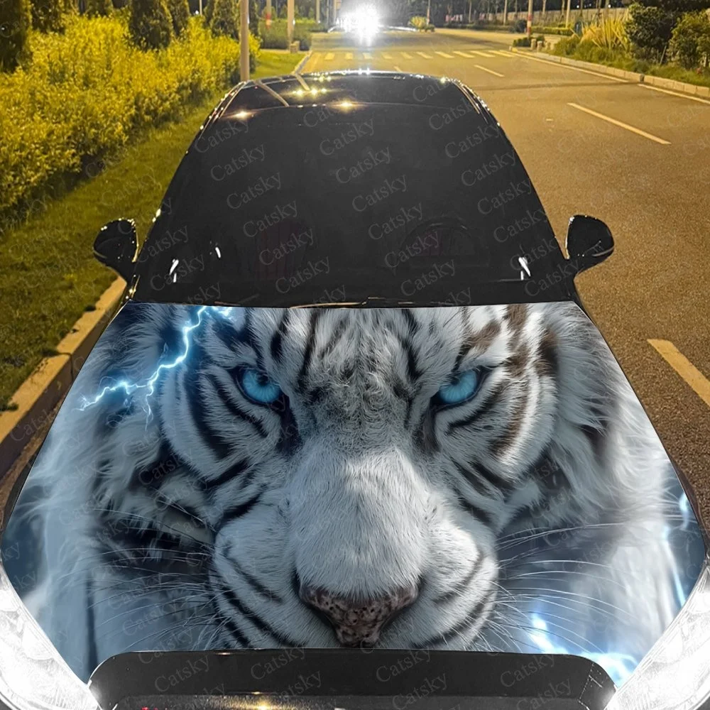 

Белый тигр с электрическими голубыми глазами и светоносными эффектами, жирный дизайн для капота автомобиля или лобового стекла. Наклейка на капот автомобиля.
