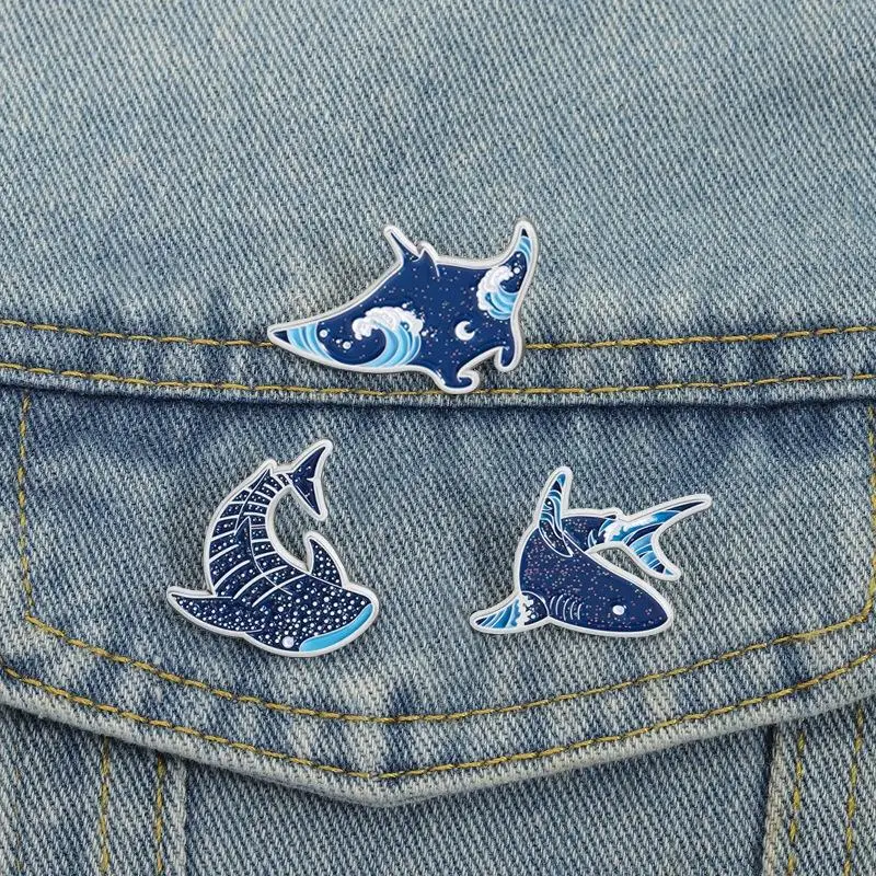 Cartoon Sparkling Underwater Marine Creatures Enamel Pins Glitter Dolphins Manta Ray Seahorse Sharks Whale Brooch Jewelry Badges