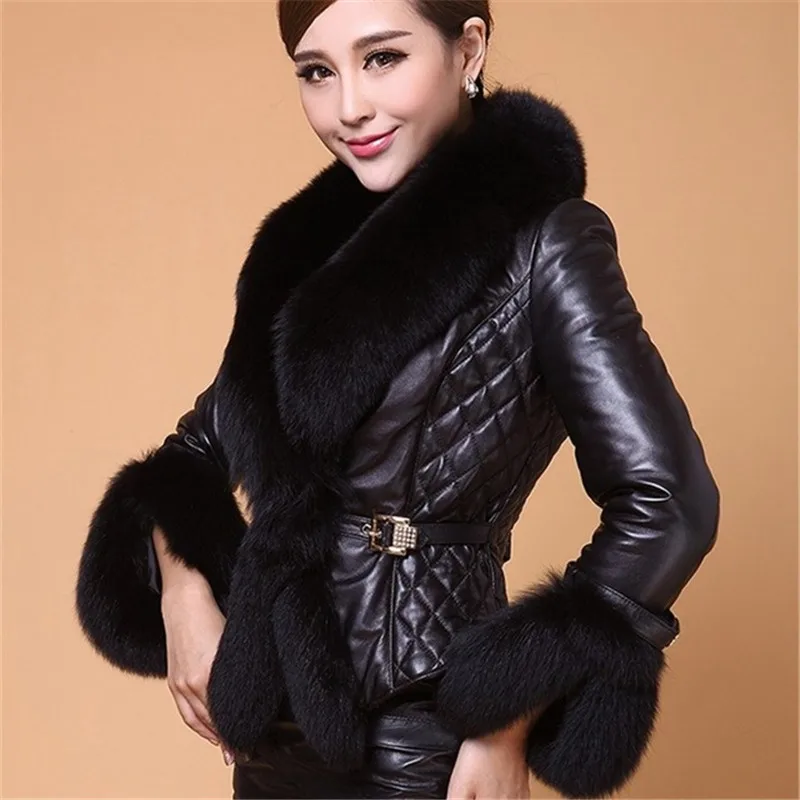 Nuova giacca di pelle invernale cappotto da donna collo in pelliccia di volpe sintetica cappotto corto giacca da donna in pelle PU elegante capispalla con cerniera per moto