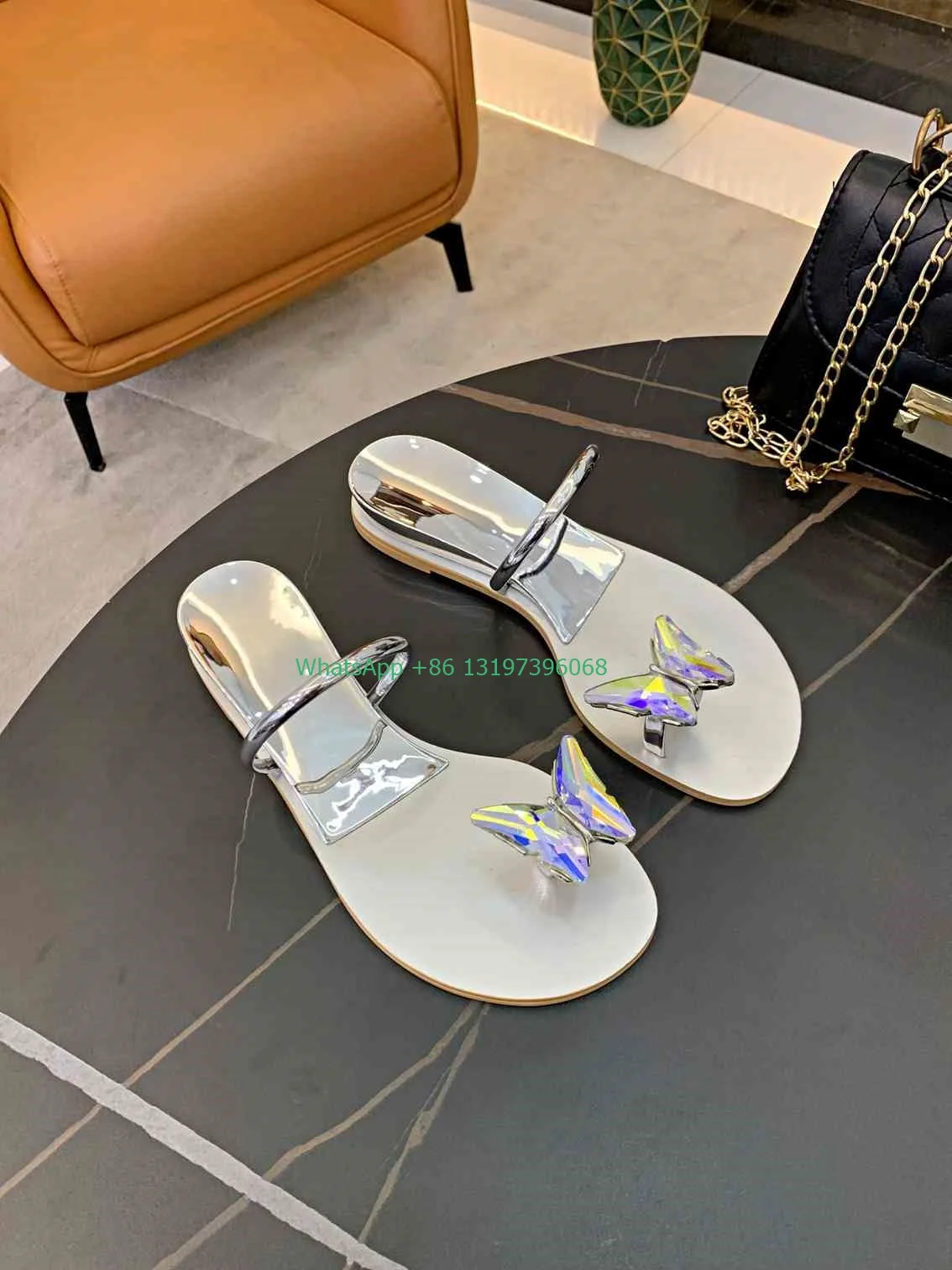 

Ladies 3D Butterfly Decorative Sandals Silver Black Mirror Flat Flip Flop Sandals 34-41 Large Size Everyday Summer Casual Shoes