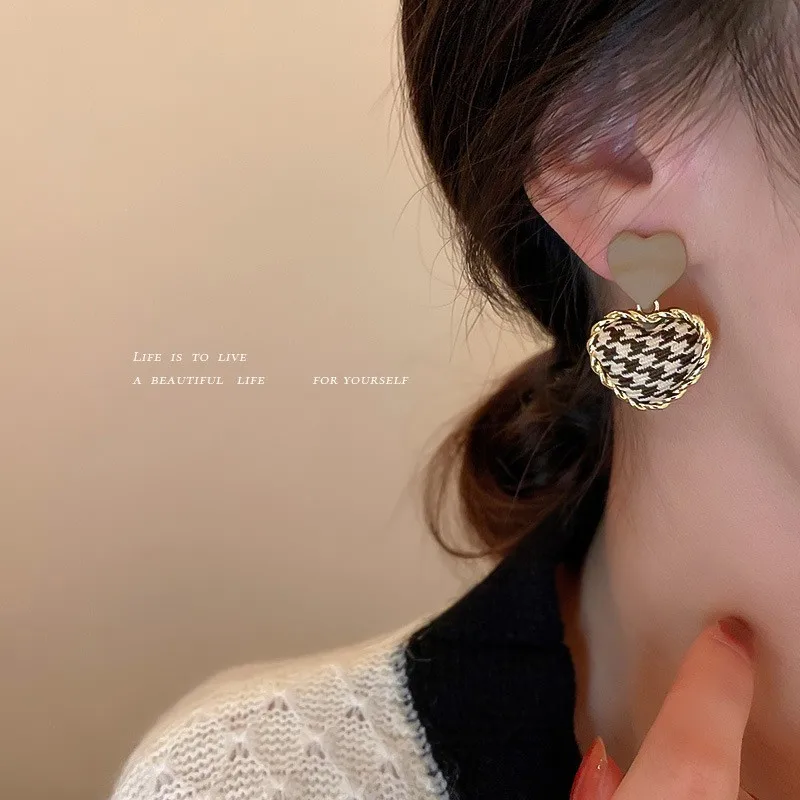 925 Silver Needle Fashion Exquisite Checkerboard Love Geometric Square Retro Plaid Ins Wind Earrings Jewelry Gift for Female