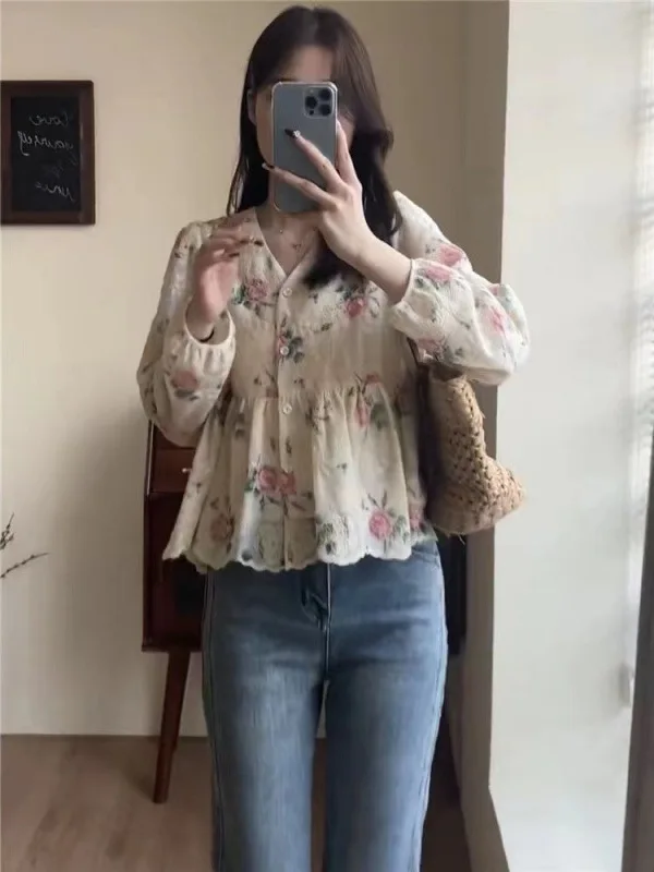 2024 Spring Fashion New Short and Short Lace Shirt for Women with a Design Sense of Distinction Bubble Sleeves Fragmented TARJ