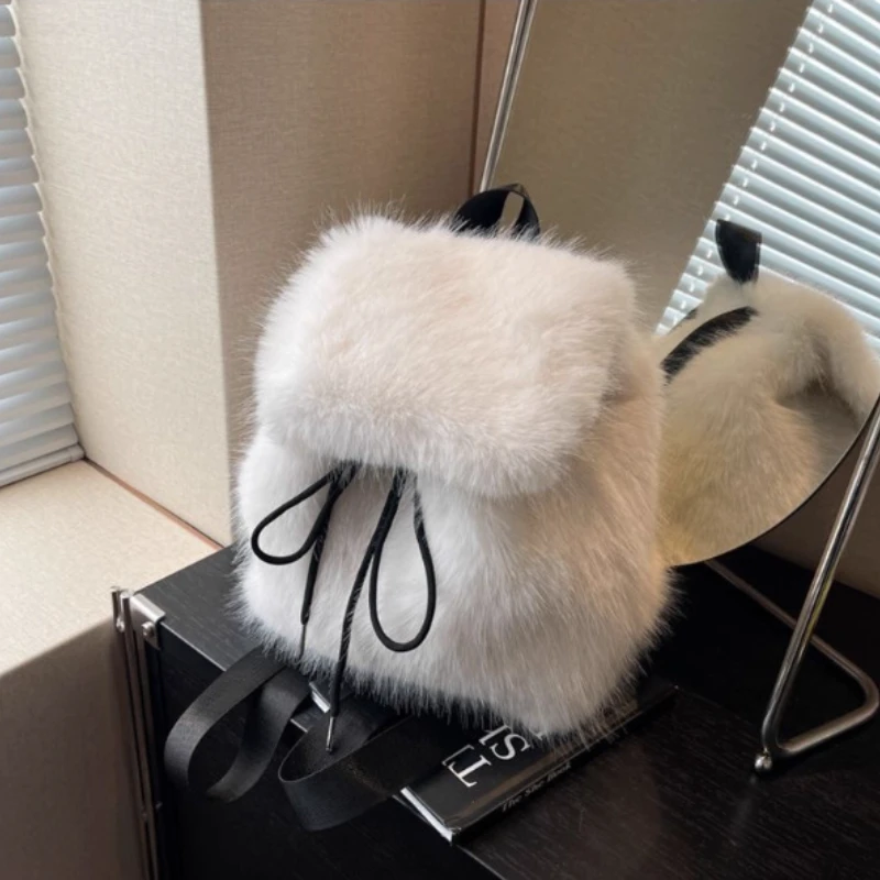 

Women's Faux Fur Backpack Large Capacity Drawstring Flap Bag with Magnetic Closure Casual School Travel Bag Backpacks