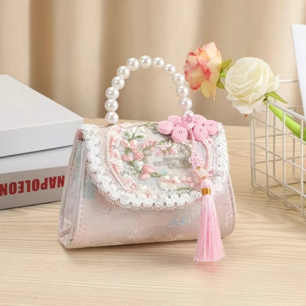 

Mini Pearl Handheld Lace Bag Niche Lace Women's Embroidered Cute Pearl Handbag