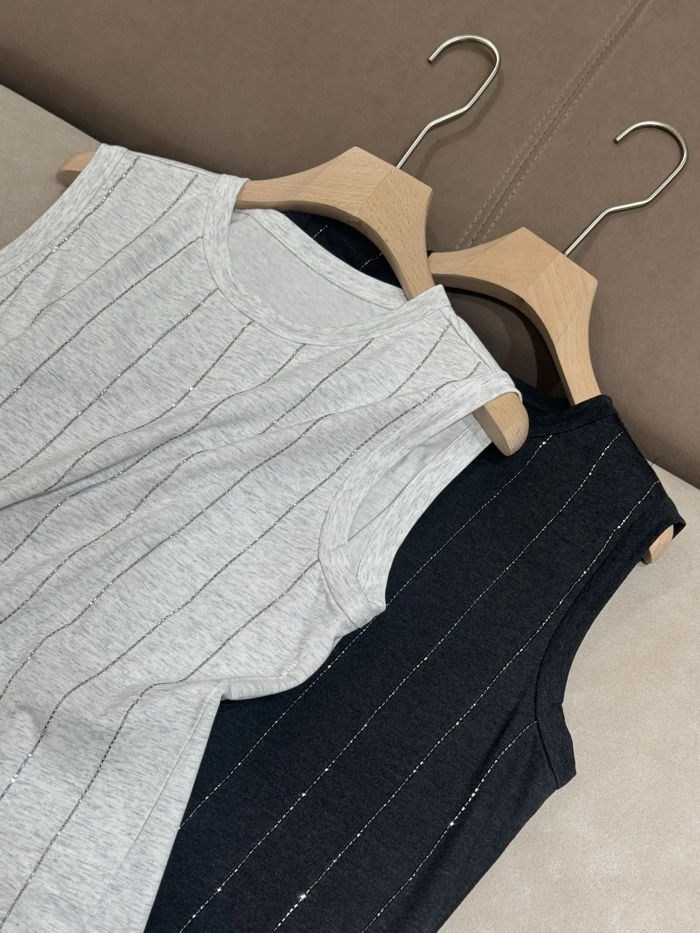 

Новая модная универсальная хлопковая жилетка с круглым вырезом и бисером для женщин, коллекция ранняя весна 2026