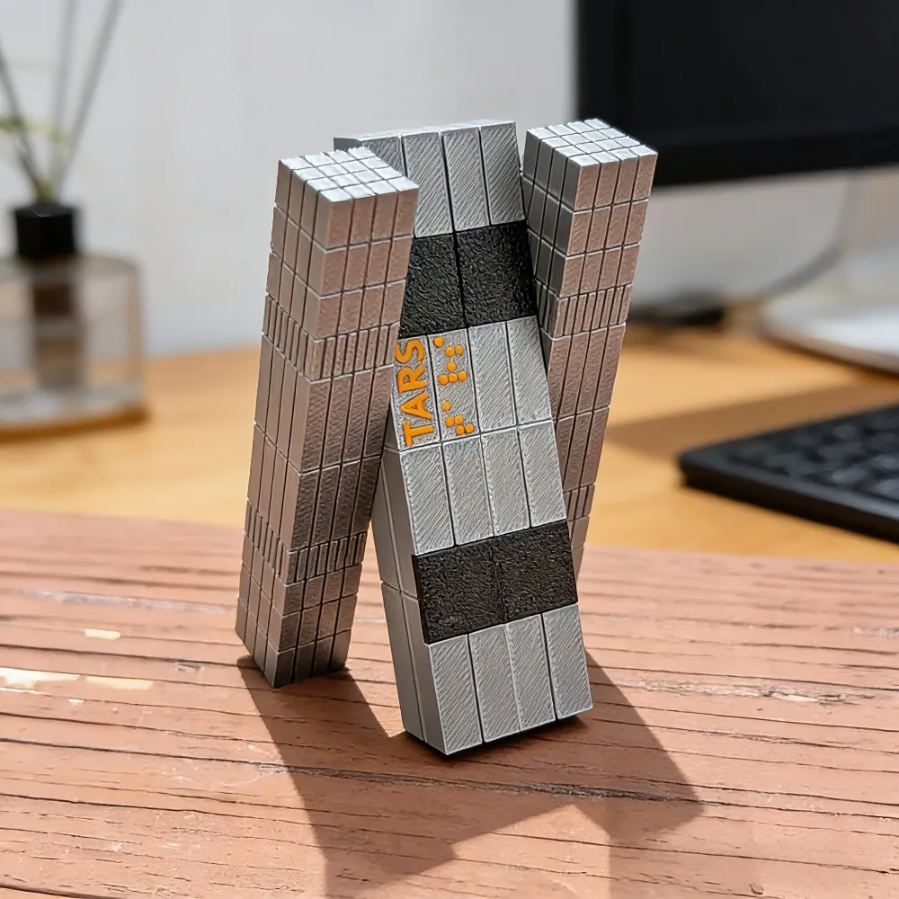 Schreibtisch-Deko Interstellarer Tars Roboter 3D-Gedrucktes Modell Metallische Oberfläche Sammlerstück Langlebiger Kunststoff SciFi Büro-Fans Geschenkidee