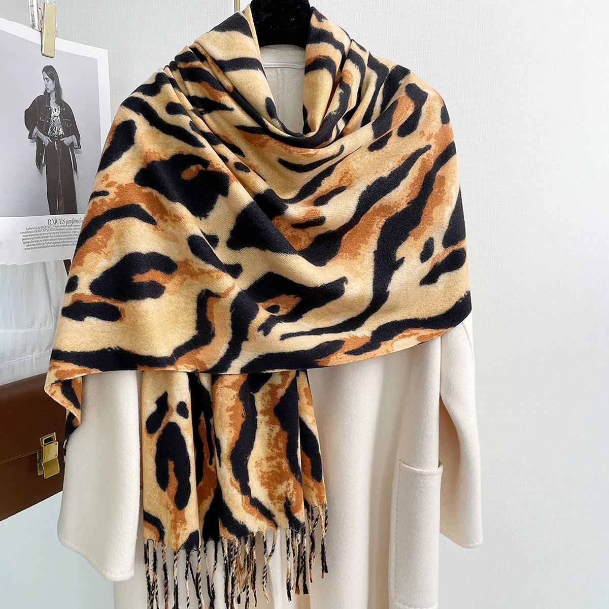 Tiger Stripes Print Large Soft Pashminas Wedding Shawl Cute Tassel Scarf Wraps Cashmere Feeling Fringe Scarf Unisex Long Scarf