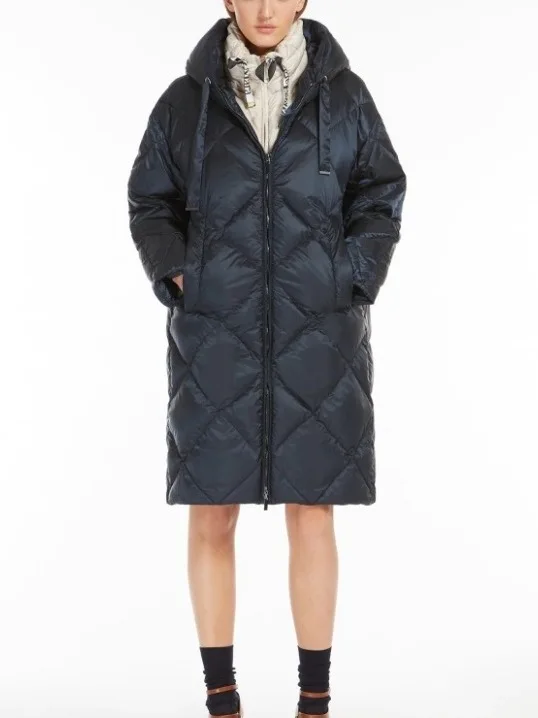 

Элегантный пуховик MAX2025: осенне-зимняя удлиненная стеганая куртка с капюшоном на шнурке, из полиэстера, вязаная, теплая, в стиле Duckling Pa...