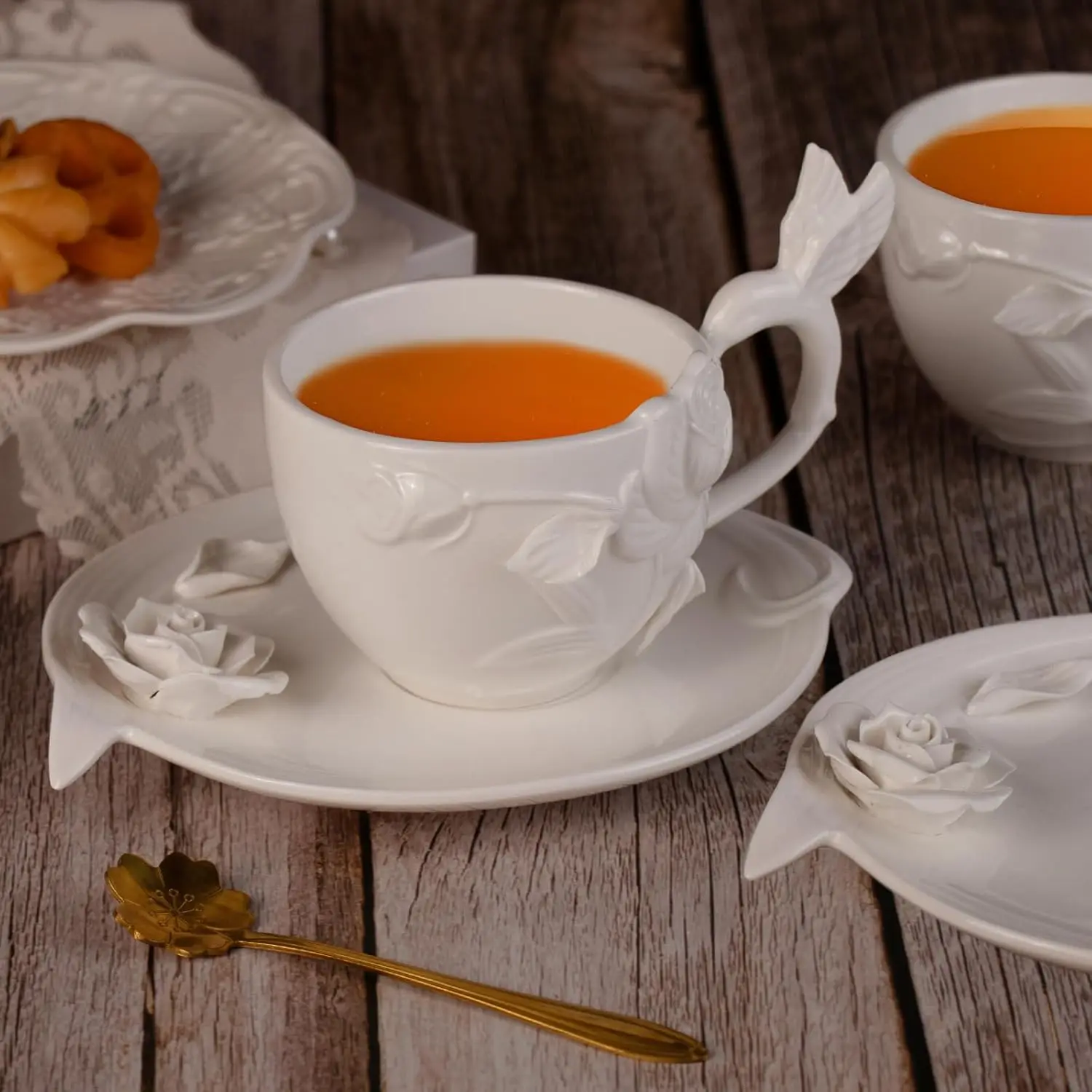 

Набор чайных чашек и блюдец, цветочный фарфоровый чайный сервиз на 8,5 унций, чашки для латте для чаепития, праздничного подарка, дома, офиса, подарков