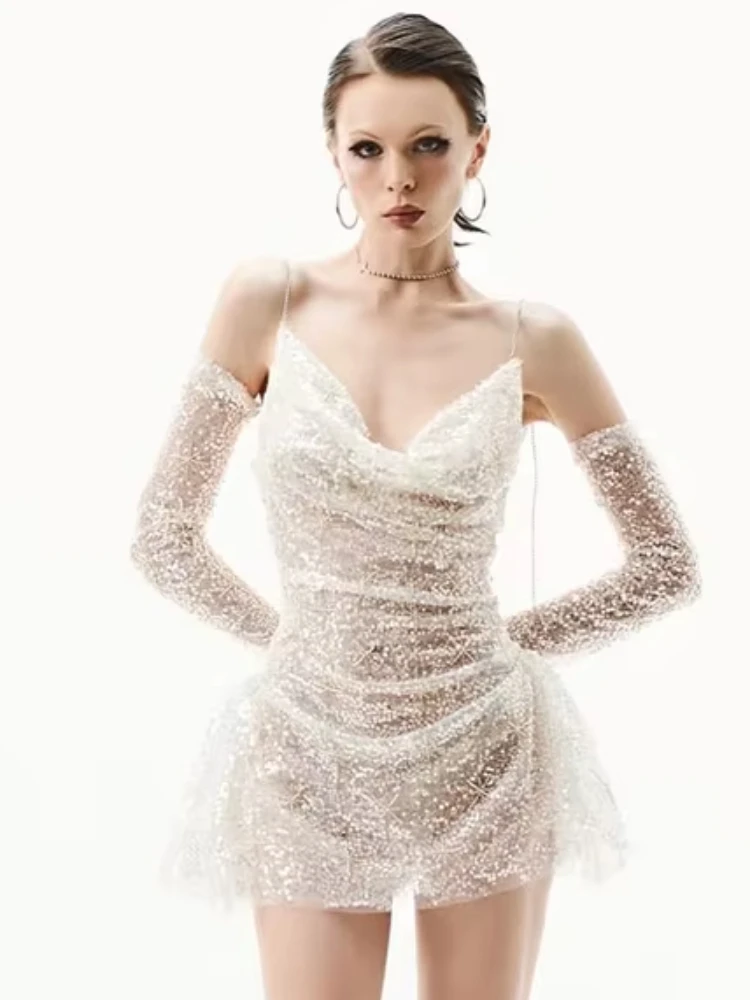 เดรสคอวีแต่งเลื่อมริบบิ้น แบรนด์ Whatiwear สำหรับผู้หญิง ดีไซน์เซ็กซี่โชว์หลัง แขนกุด เหมาะสำหรับวันวาเลนไทน์ งานปาร์ตี้ หรือใส่ไปเที่ยวคลับ ทรงเข้ารูป