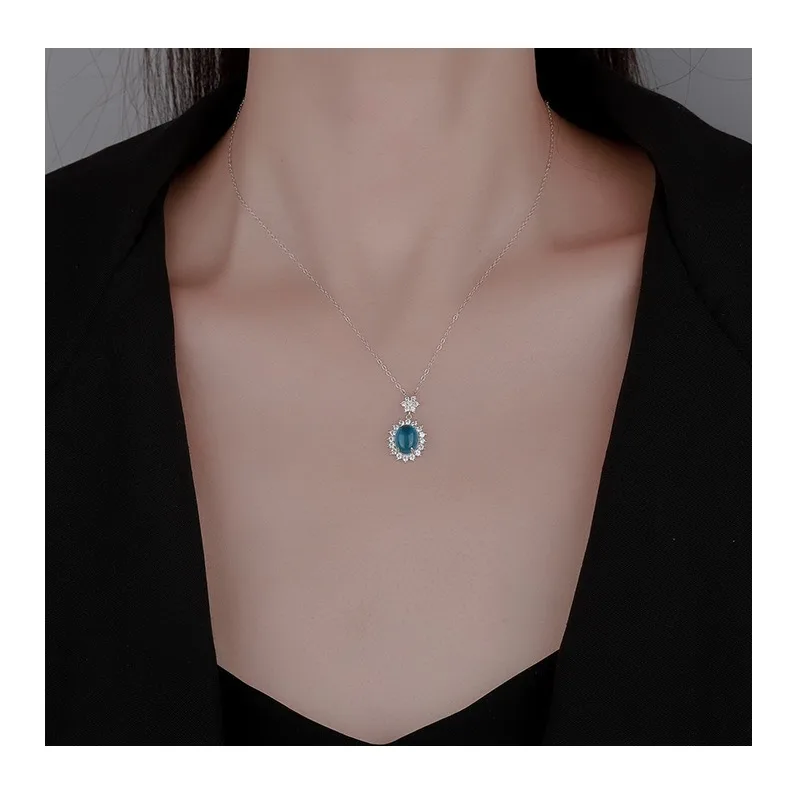 

Ожерелье Kalenie с аквамарином: нишевый дизайн, кулон из драгоценного камня, цепочка на ключицу