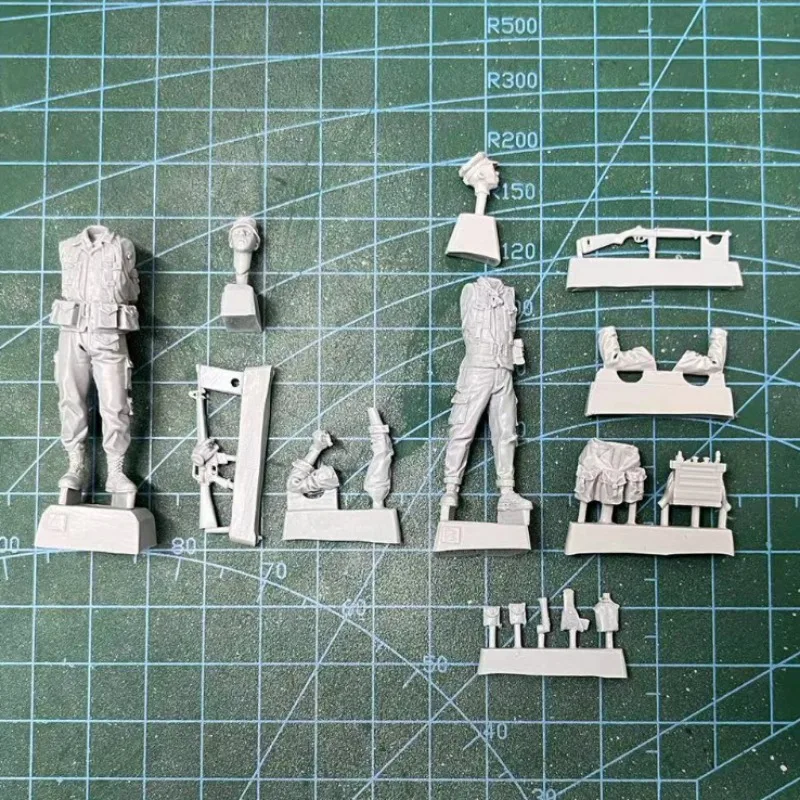 Resina Figura Kits Modelo Construção, Moderno Militar Soldado Estátua, Miniaturas 2 Pessoas, Desmontado e Sem Pintura, Brinquedo DIY, Escala 1:35