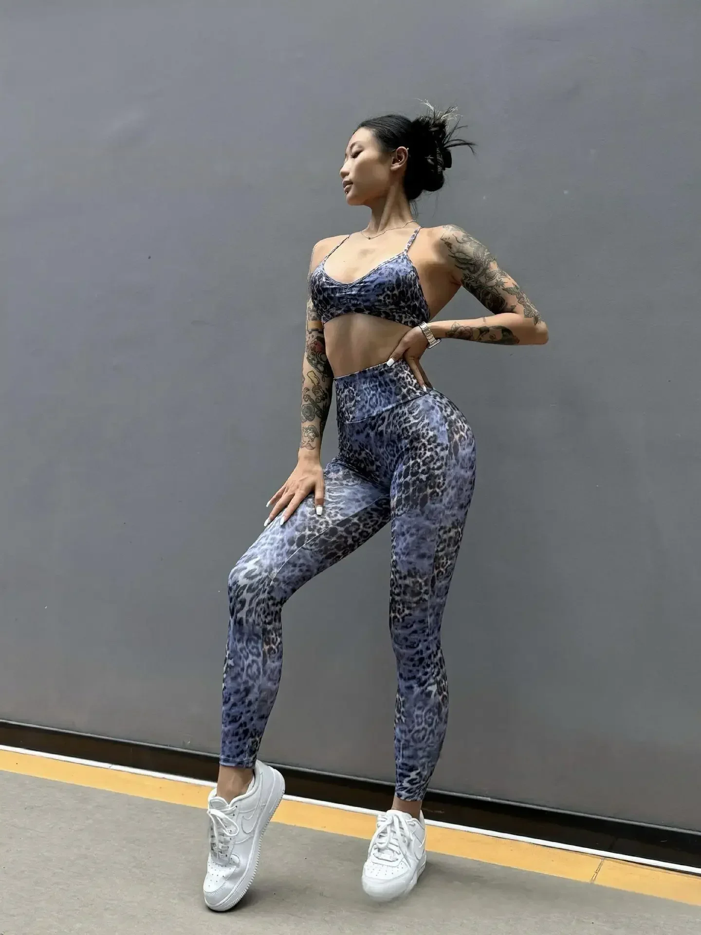 Leggings de secagem rápida respirável para fêmea, cintura alta, quadris apertados, calças de ioga, fitness esportiva, roupas nuas, sexy e respirável