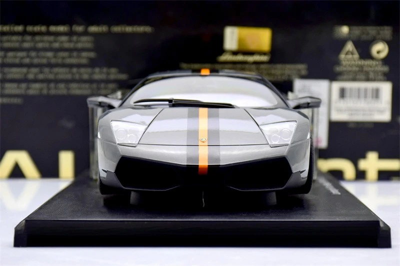 Autoart 1:18 Murclelago LP670-4 SV Alloy Fully Open Simulation Limited Edition Alloy Metal Static Car Model Toy Gift