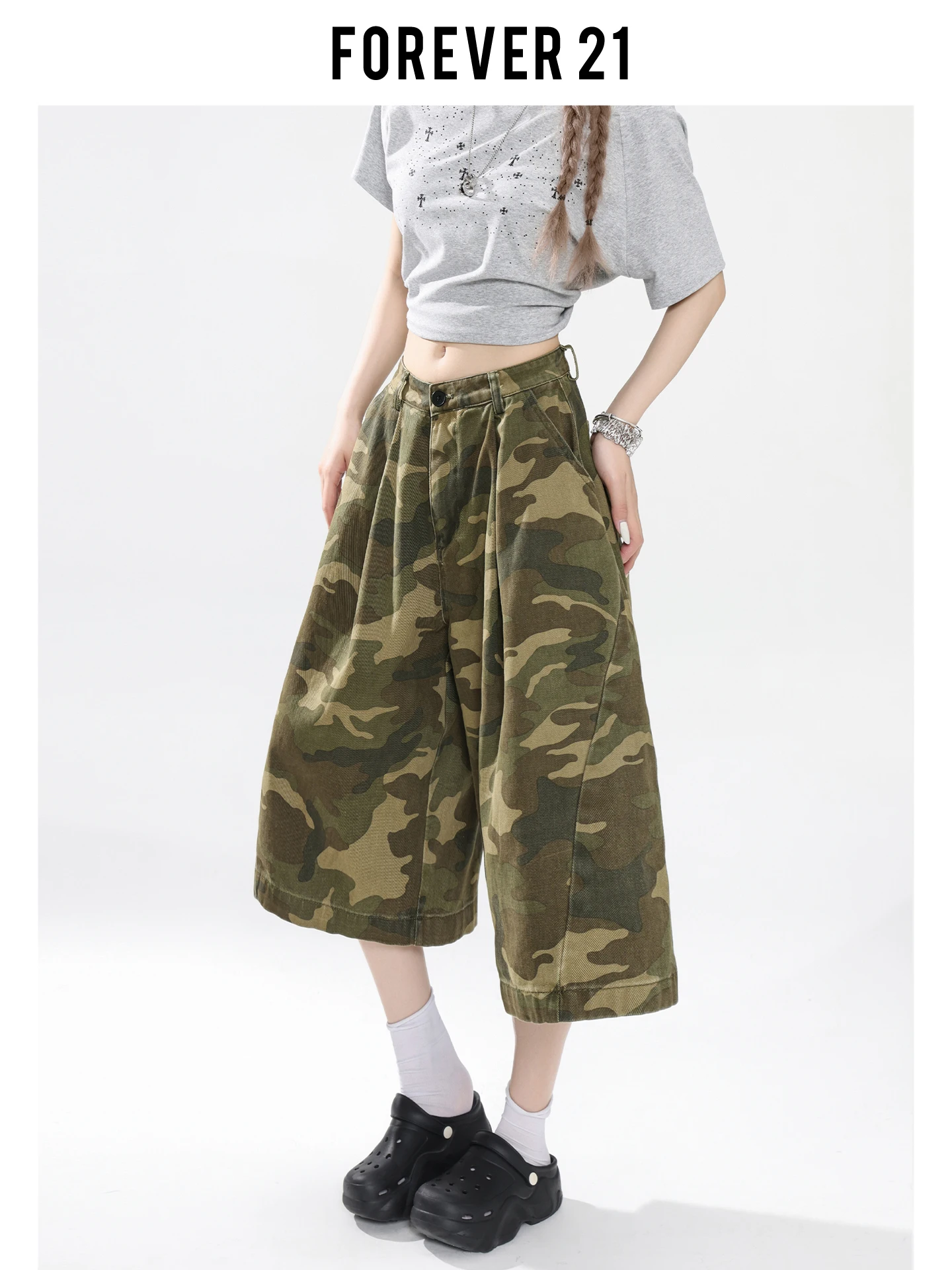 Calça Jeans Feminina Forever 21 Retrô Camuflada de Perna Larga, Cintura Alta Americana, Solta, Tamanho Pequeno, Comprimento Médio, Casual de Verão