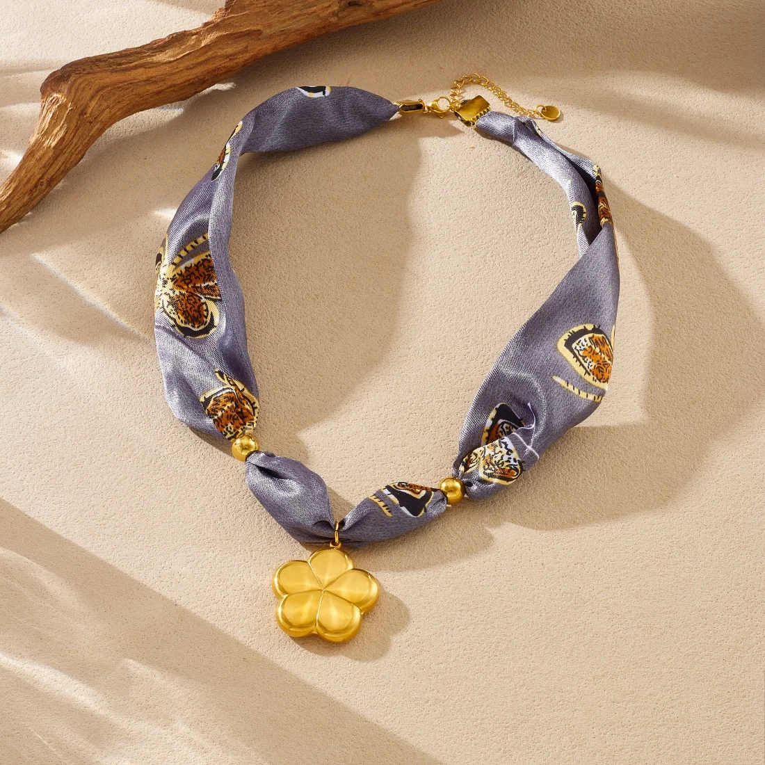 الفولاذ المقاوم للصدأ الذهبي مشرق زهرة قلادة قلادة سيدة الاتجاه الجديد الفاخرة رمادي نمط الشريط سلسلة مجوهرات هدية