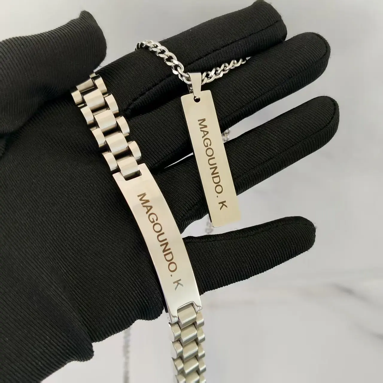 DCEE 2025 بالجملة مجموعة اسم مخصص رسالة/شعار شخصية قلادة وسوار مجموعة هدايا عيد الميلاد مبيعات المصنع مباشرة