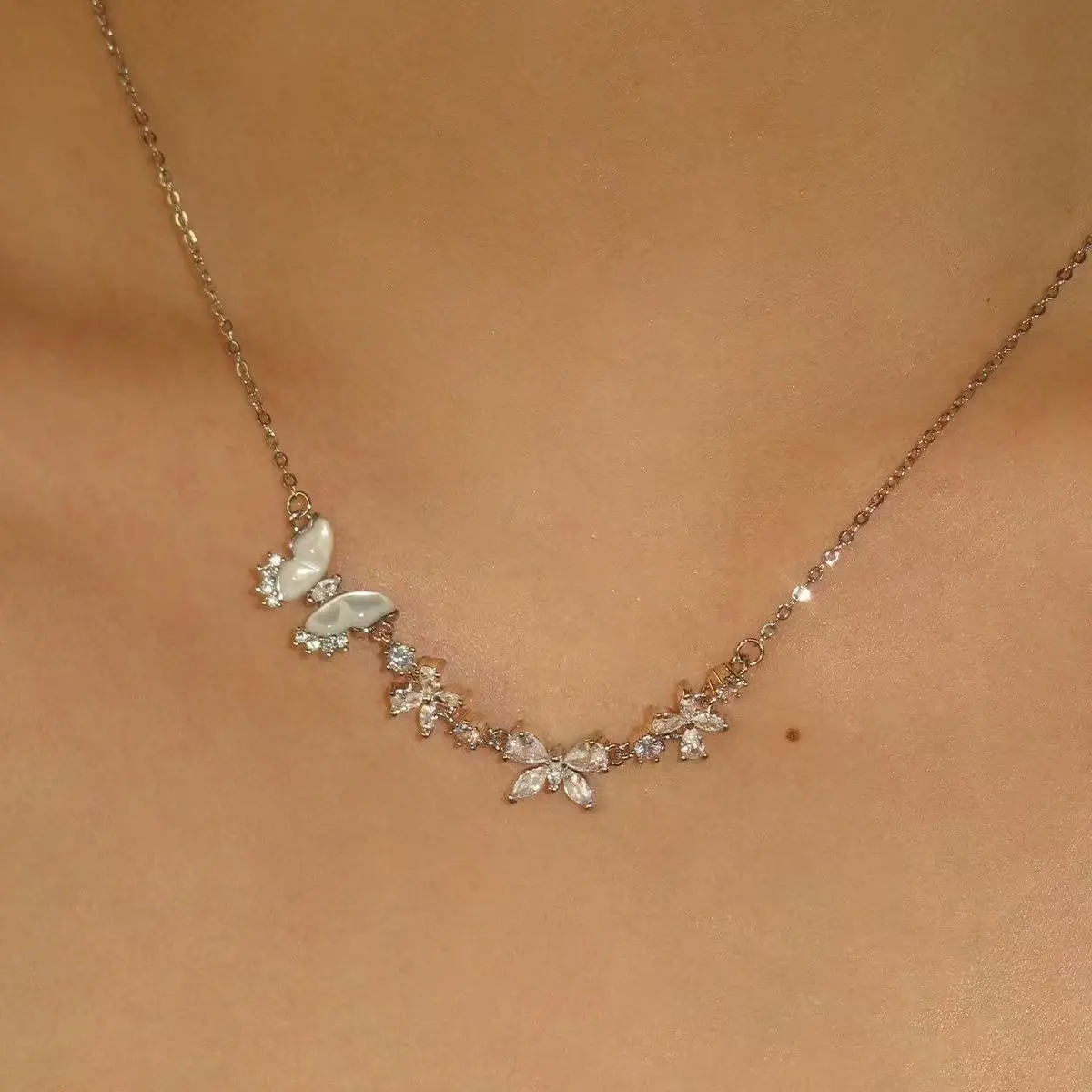 

New 925 Sterling Silver Butterfly Shape Necklace Simple Animal Shape Woman Pendant Choker Birthday Party Gift Exquisite Jewelry