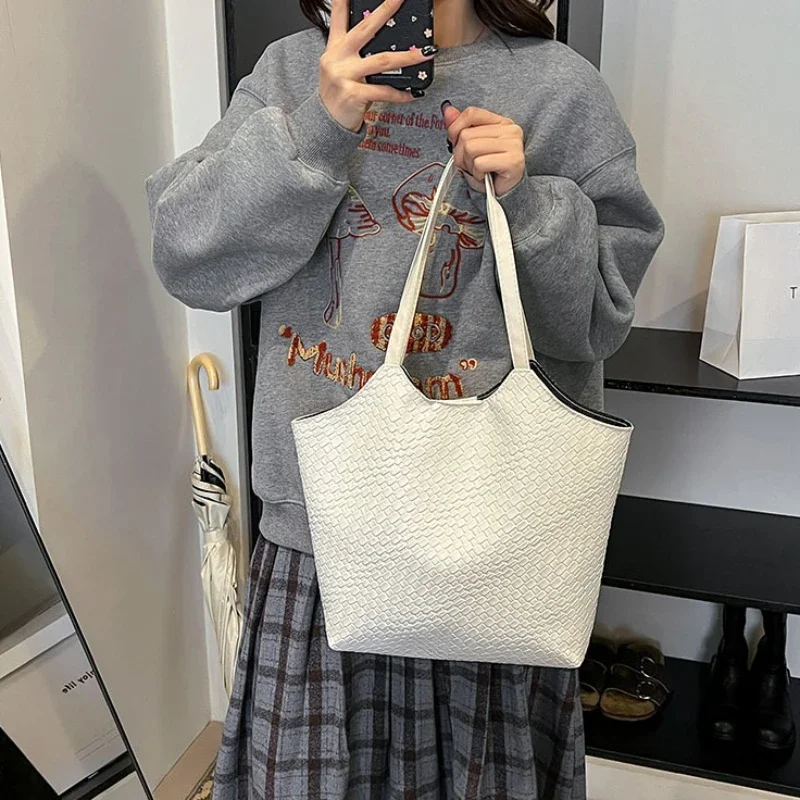 

Женская однотонная сумка через плечо большой вместимости, новая универсальная кожаная дорожная сумка подмышками, популярные повседневные сумки-тоут