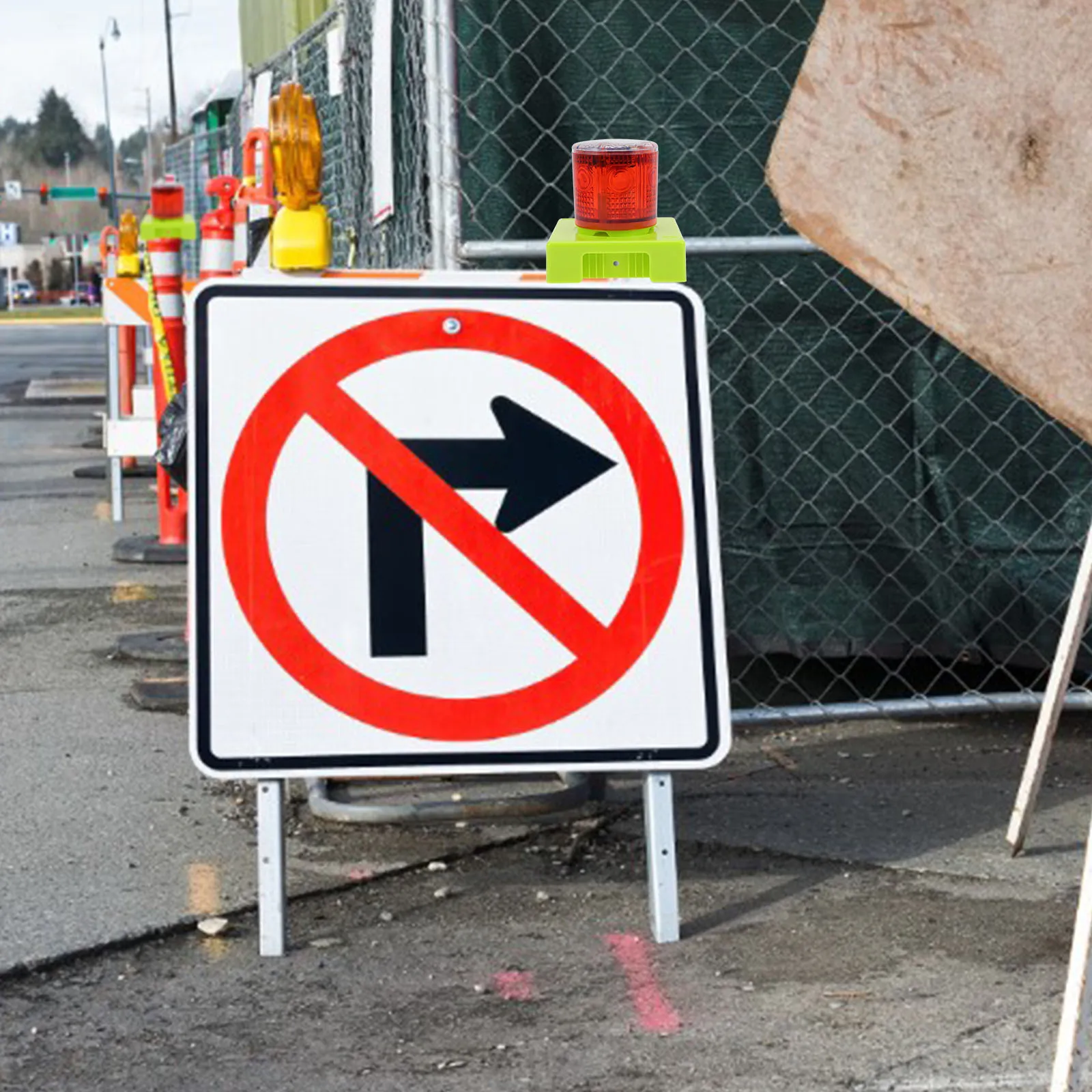 

Solar Strobe Flashing Light Road Hazard Warning Light for Cars Trucks Construction Vehicles Weatherproof Emergency Beacon